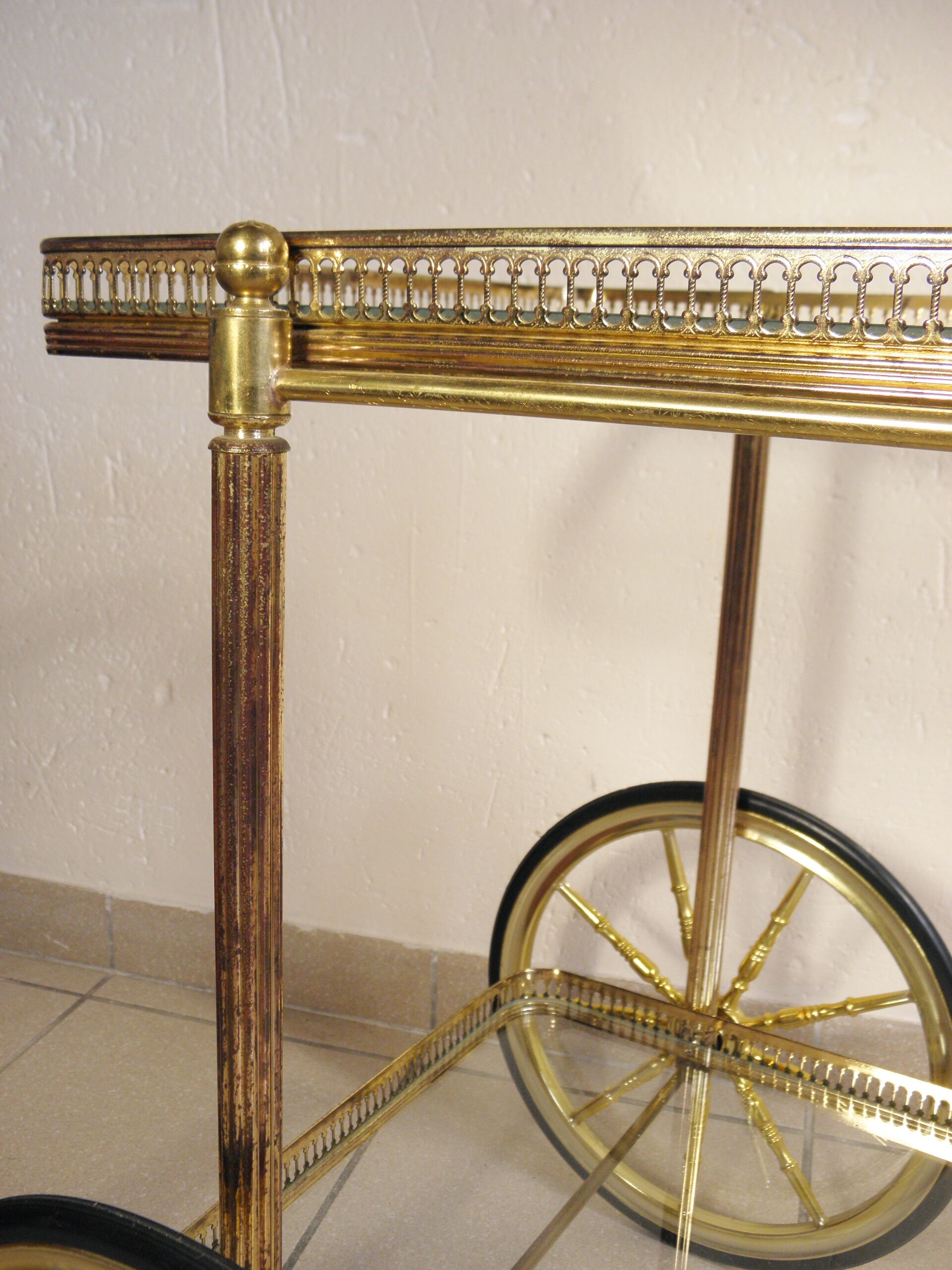 Mobile trolley - golden bar