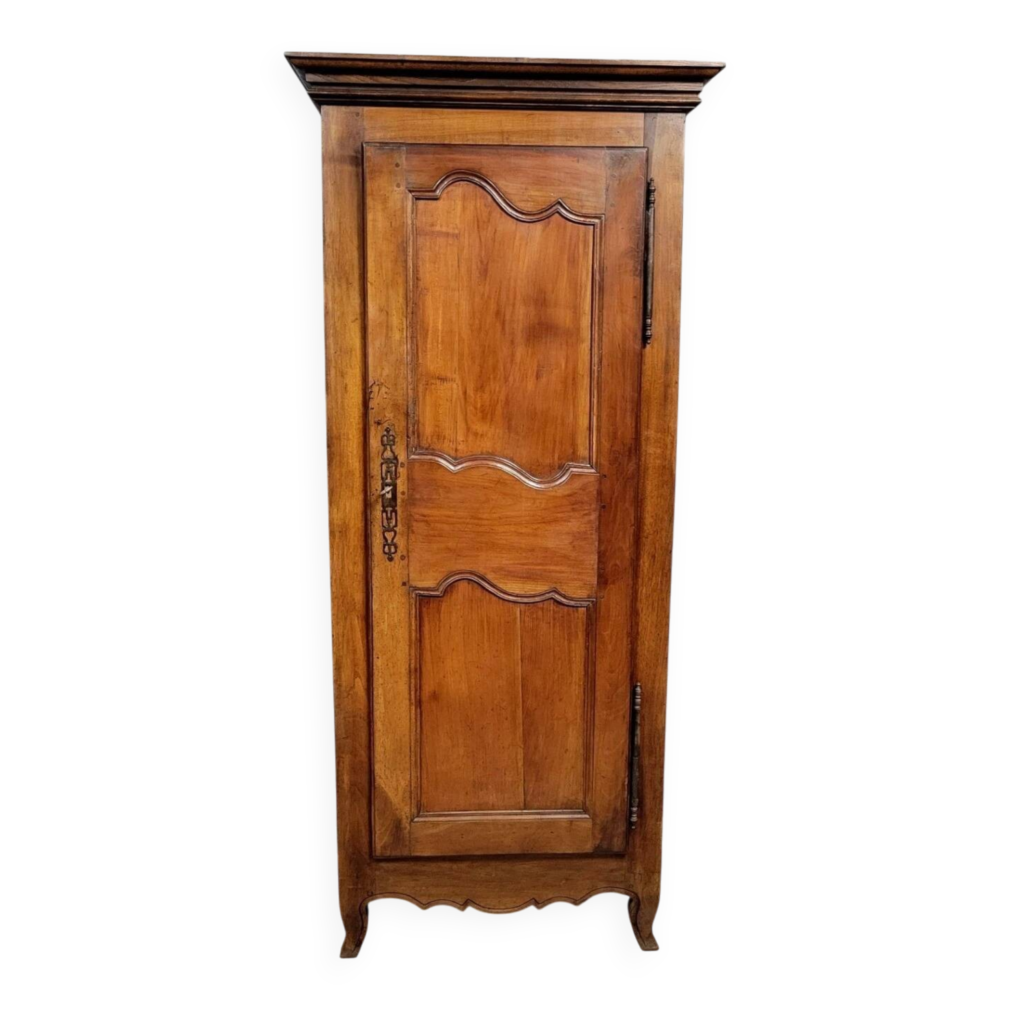 Armoire bonnetiére époque Louis XV en noyer vers 1780-1800