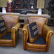 Paire de fauteuils club vintage en cuir