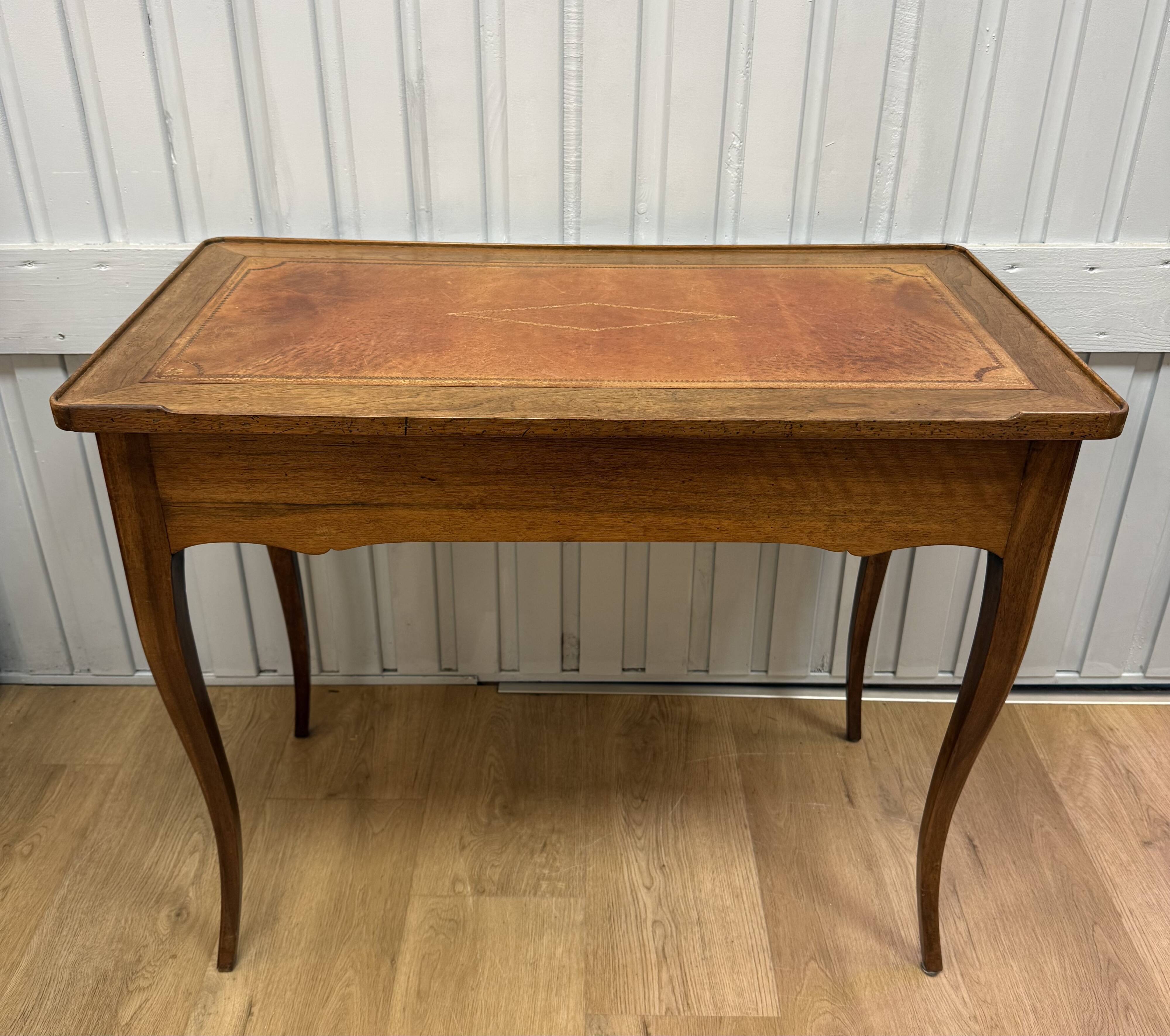 Walnut desk in Louis XV style