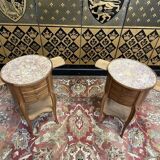 Paire de tables de chevets de style Louis XV - Transition en noyer