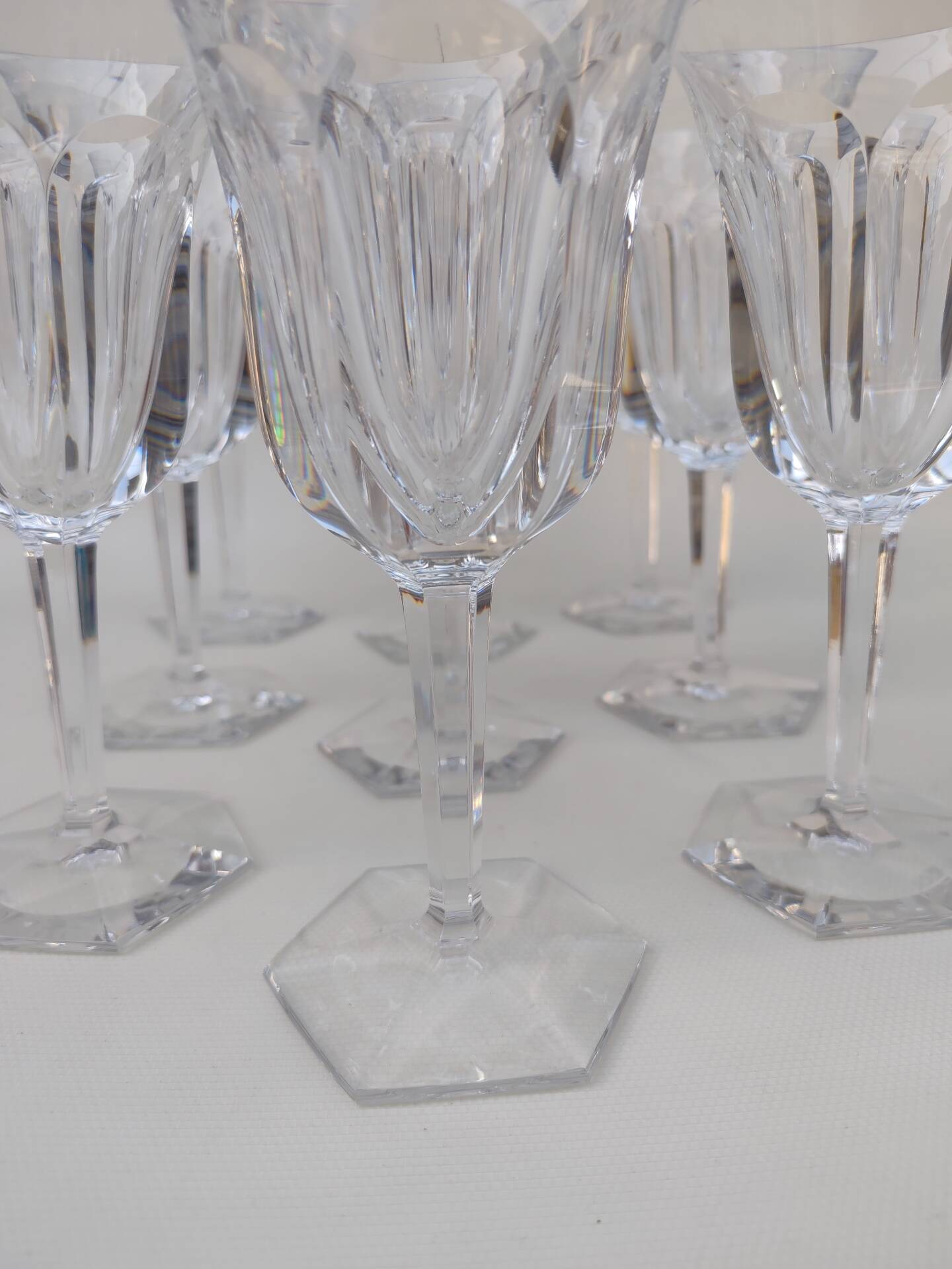9 grands verres en cristal de baccarat, modèle Malmaison.