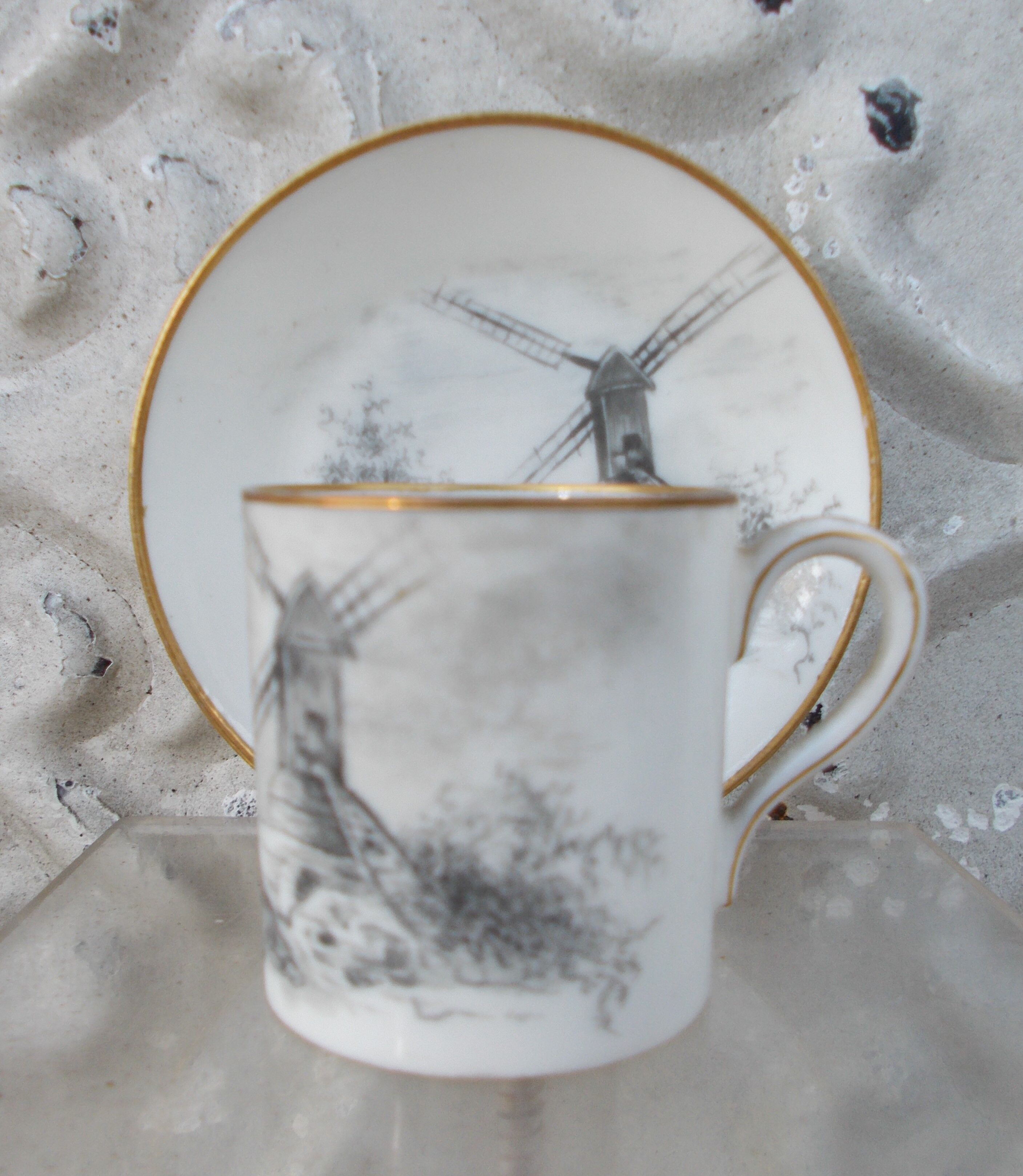 Cup and under cup decoration in grisaille Porcelain of Paris XIXth signed decoration mill