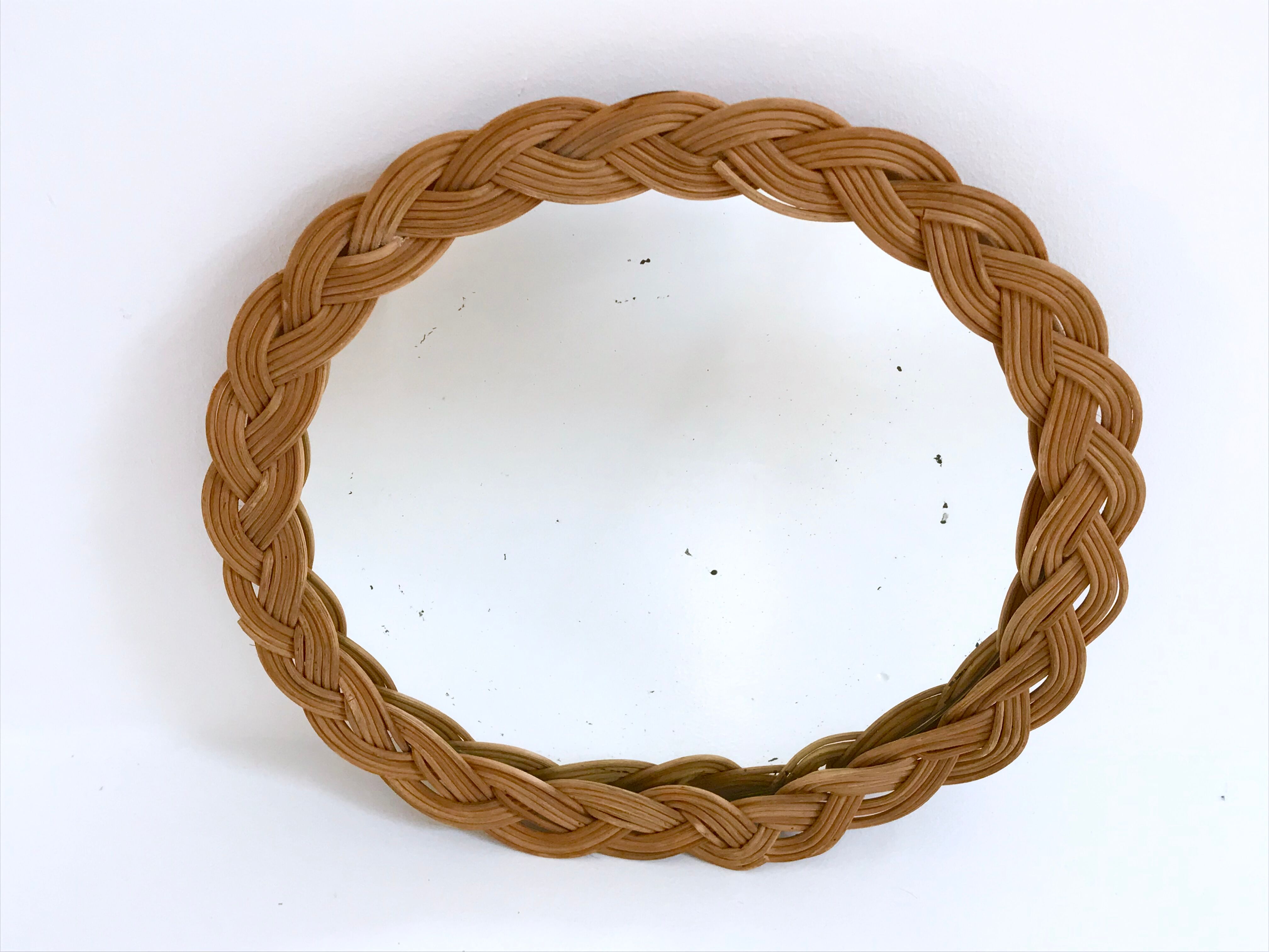 Rattan mirror 30cm