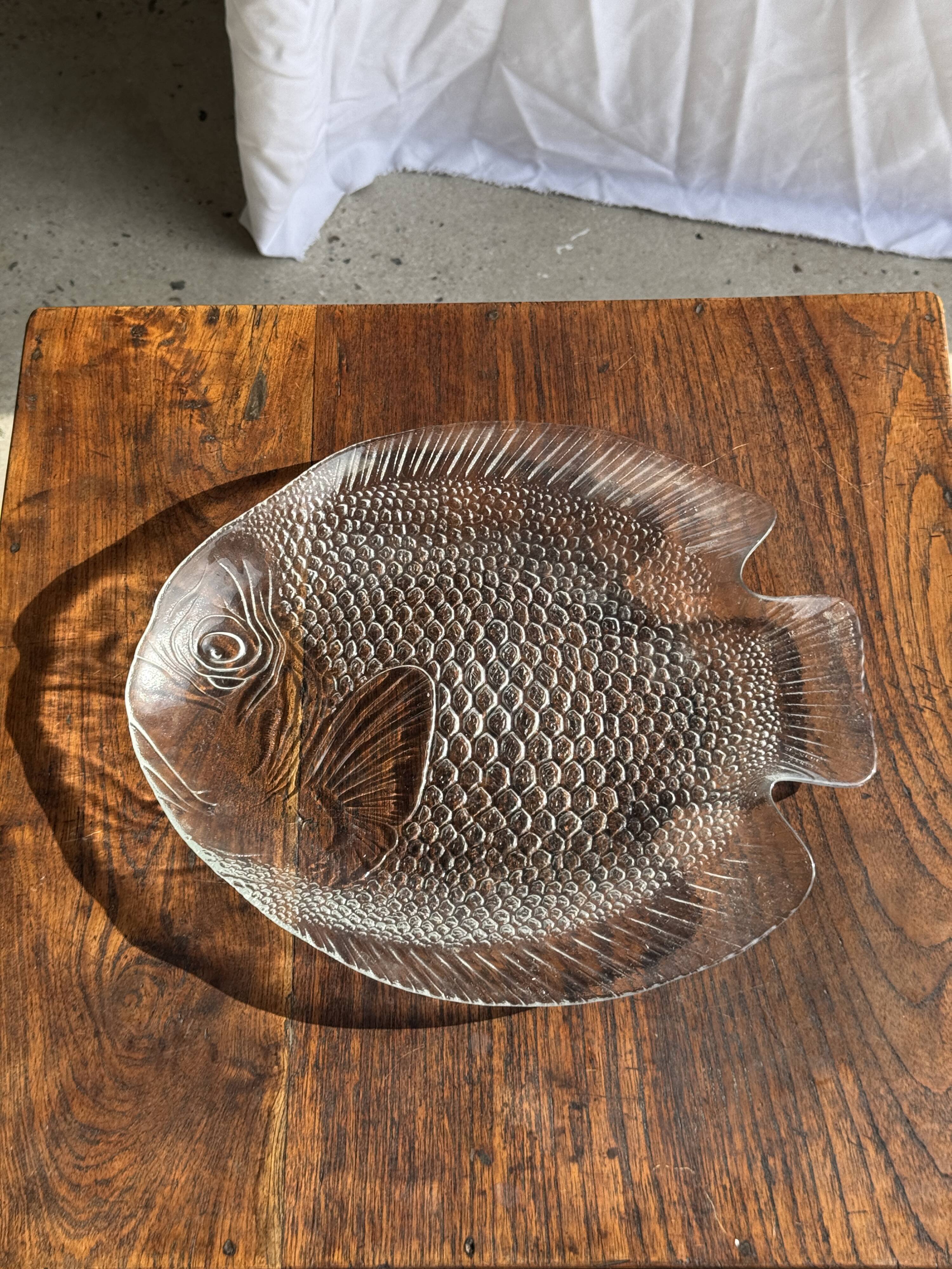 Large fish plate transparent glass Arcoroc vintage L38.5