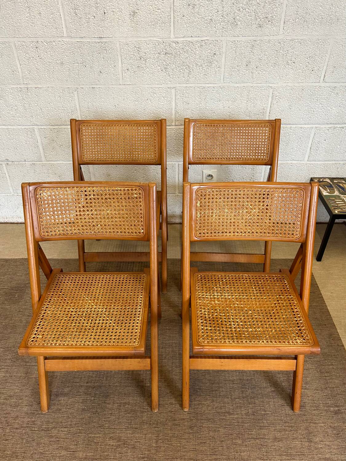 Quatre chaises pliantes cannées 1970