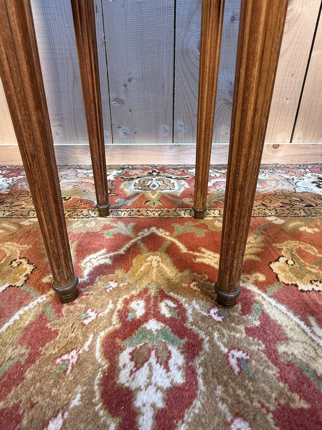 Paire de chevets de style Louis XVI marbre blanc