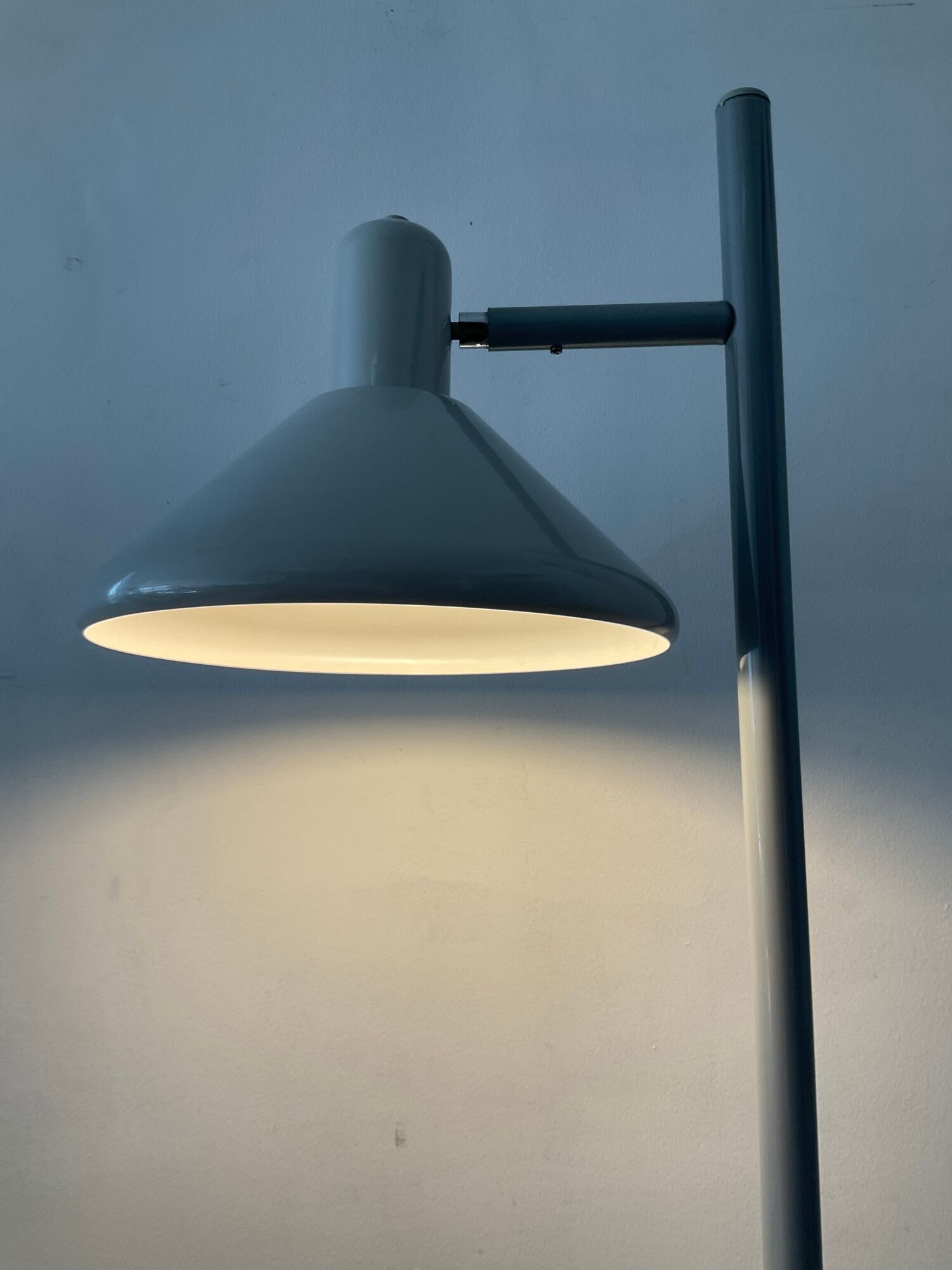 Lampadaire vintage années 70-80 en métal gris