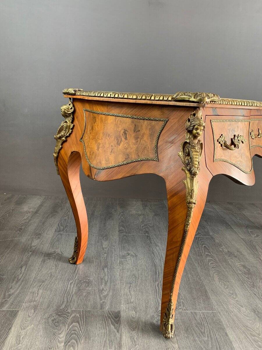 Bureau en marqueterie et bronze doré style Louis XV, XIXème siècle
