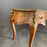 Bureau en marqueterie et bronze doré style Louis XV, XIXème siècle