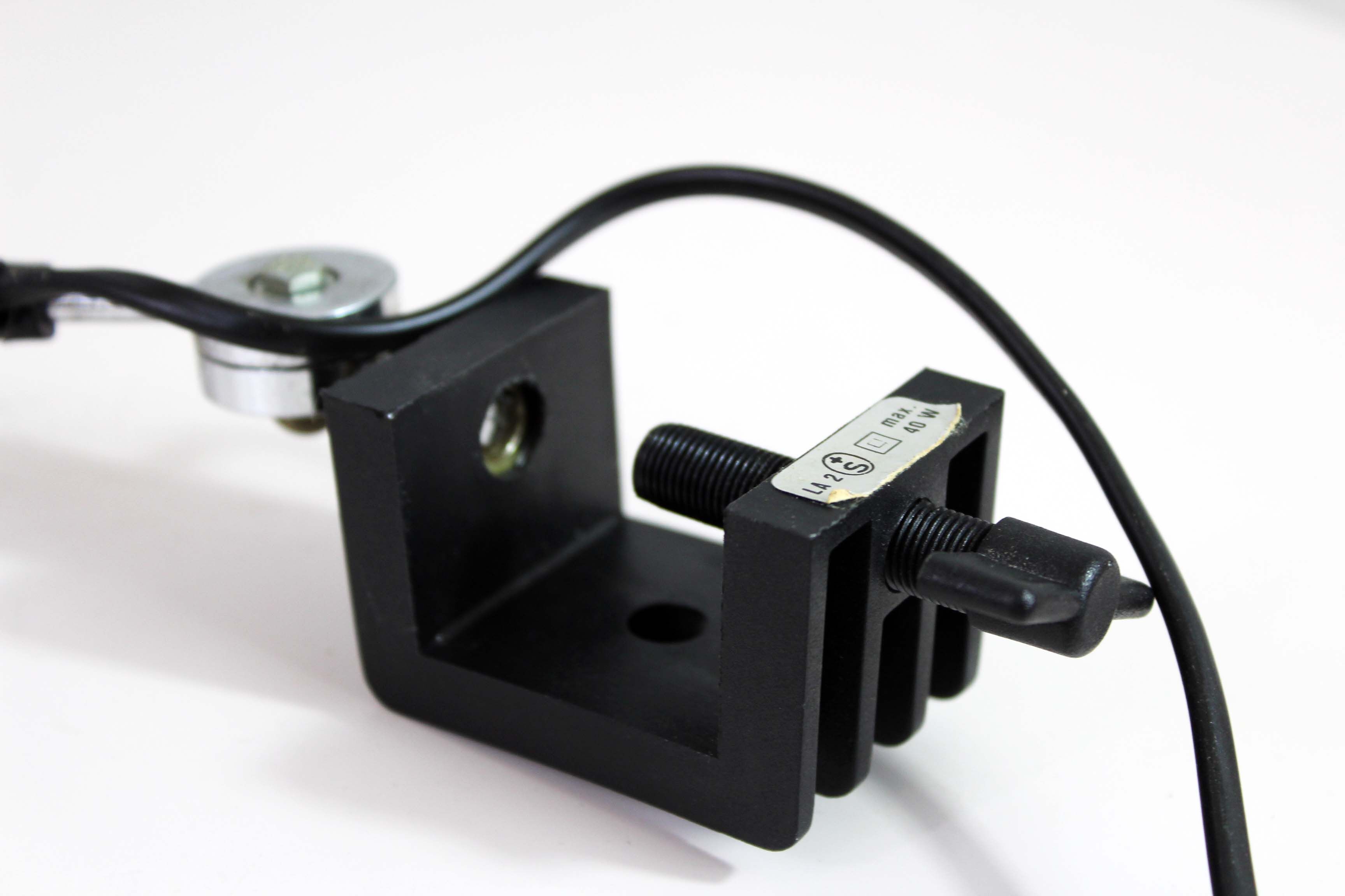 Articulated desk lamp