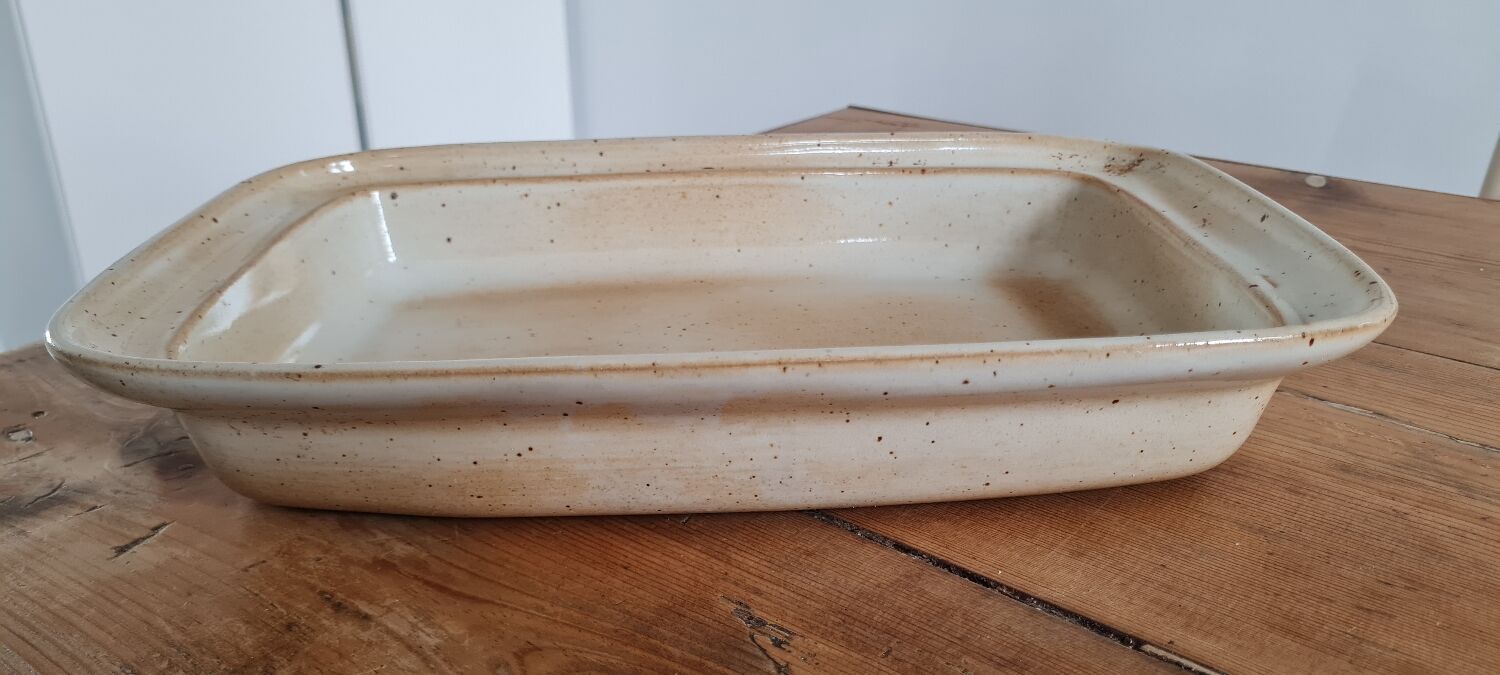 Glazed stoneware dish