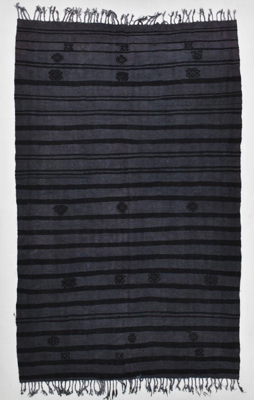Gray & black oversize hemp rug 316x204cm