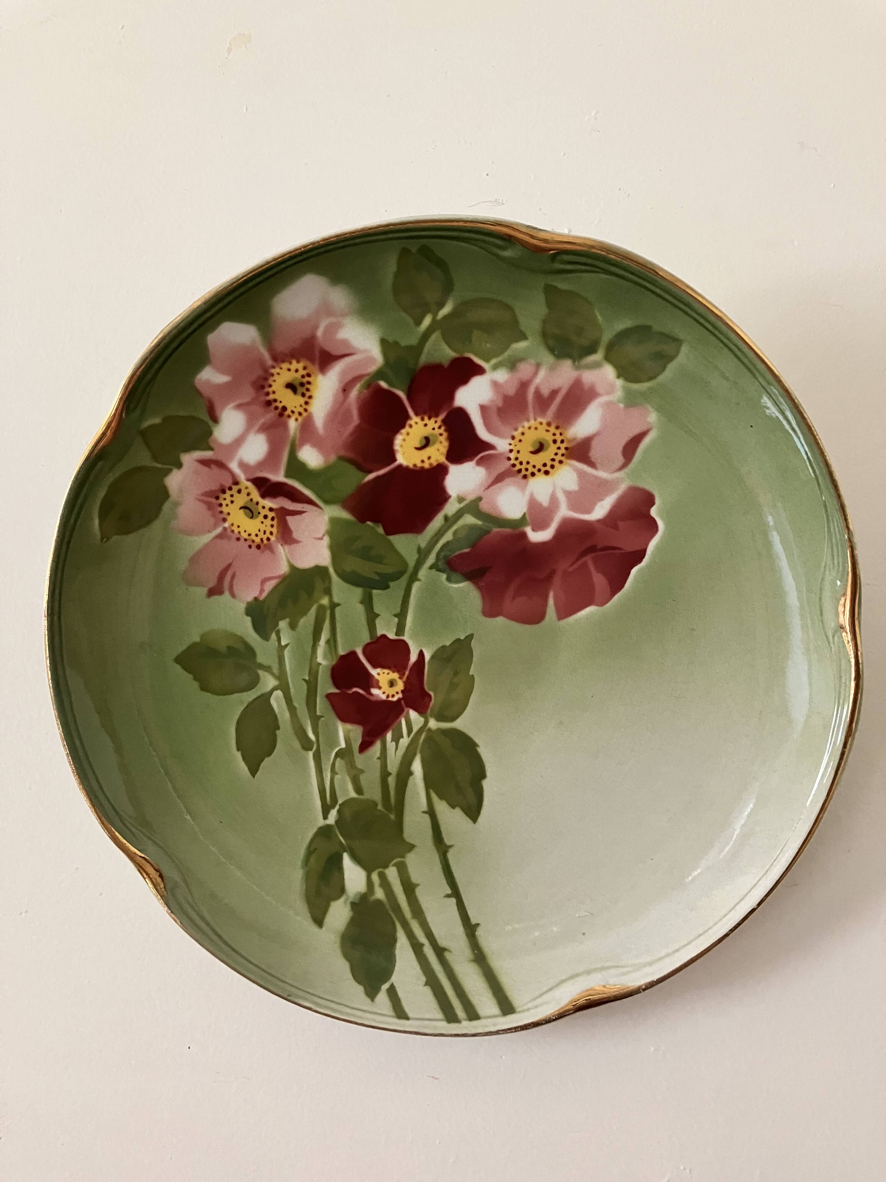 Faience bouquet plate, thoughts