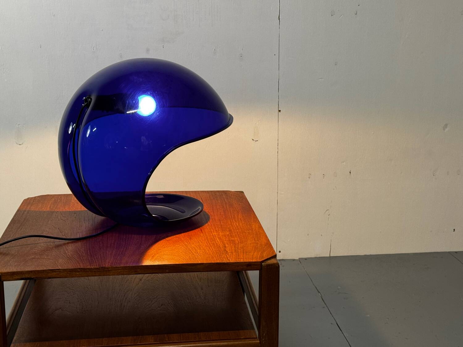 Modern Italian Space Age Blue Foglia 634 Martinelli Table Lamp, by Elio Martinelli for Martinelli Luce, 1969