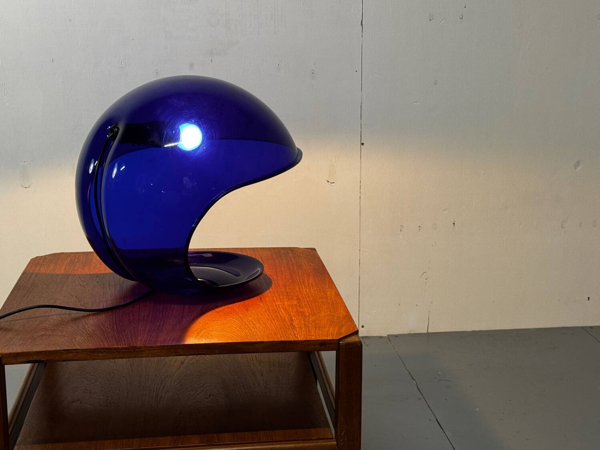 Modern Italian Space Age Blue Foglia 634 Martinelli Table Lamp, by Elio Martinelli for Martinelli Luce, 1969
