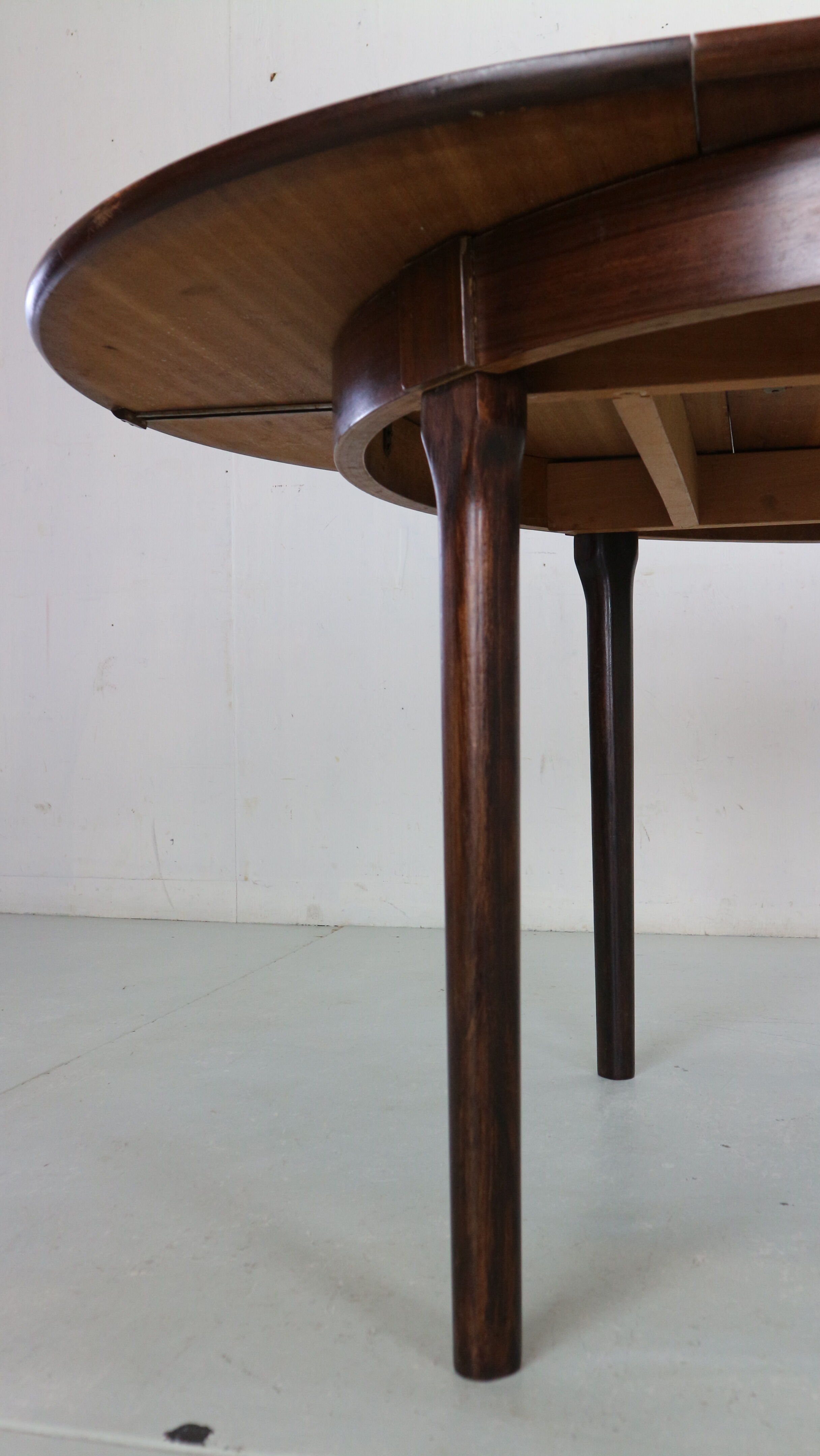 Scandinavian Modern Extendable Oval/Round Dinning Table, 1960, Denmark