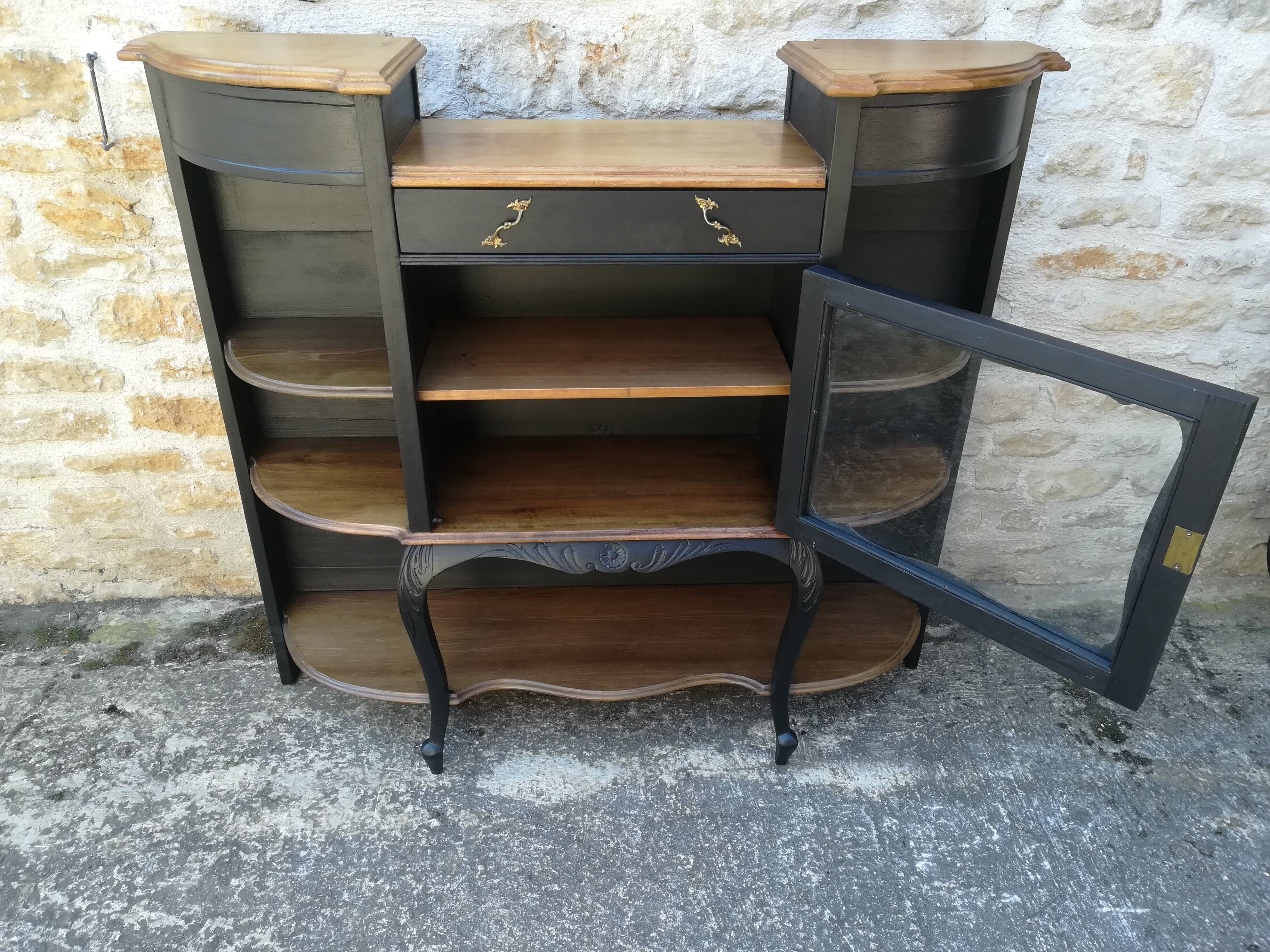 Napoleon III showcase shelf