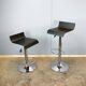 Deux tabourets de bar réglables en hauteur, chromés et en contreplaqué cintré, années 70, vintage