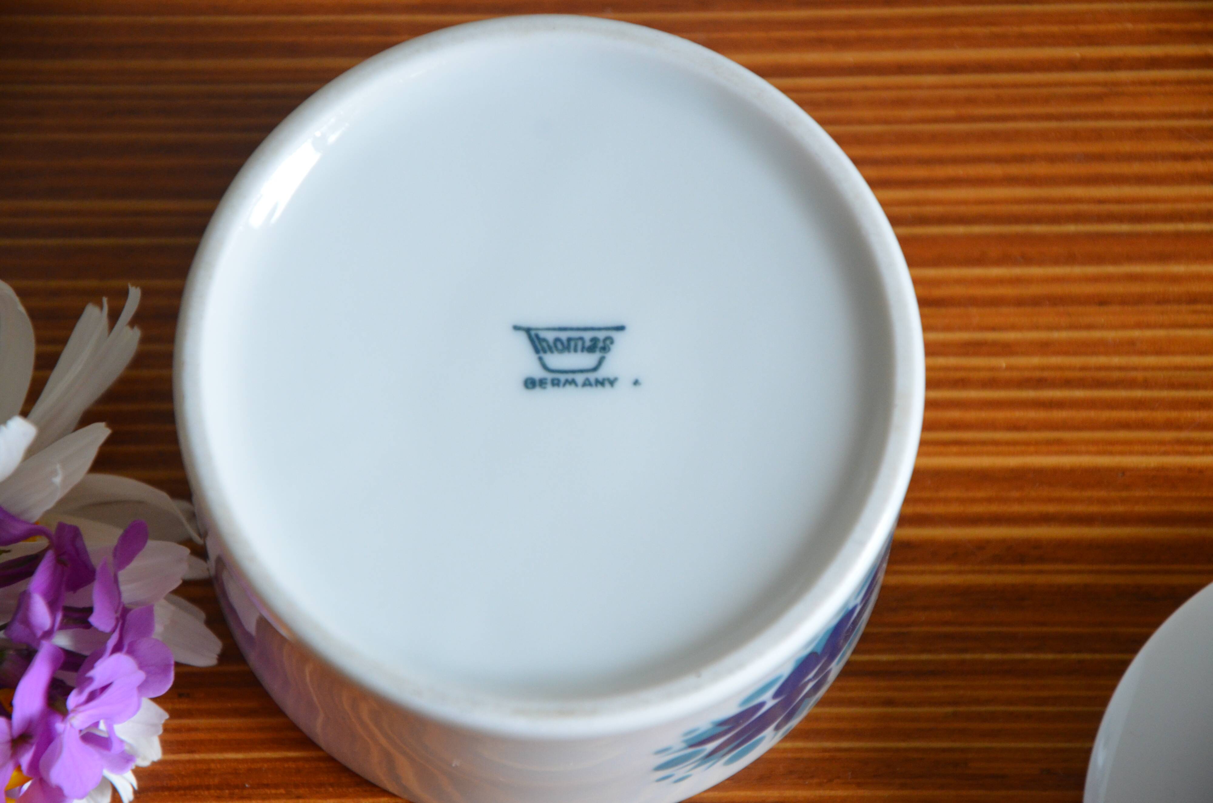 Cups and sugar from Thomas, Germany