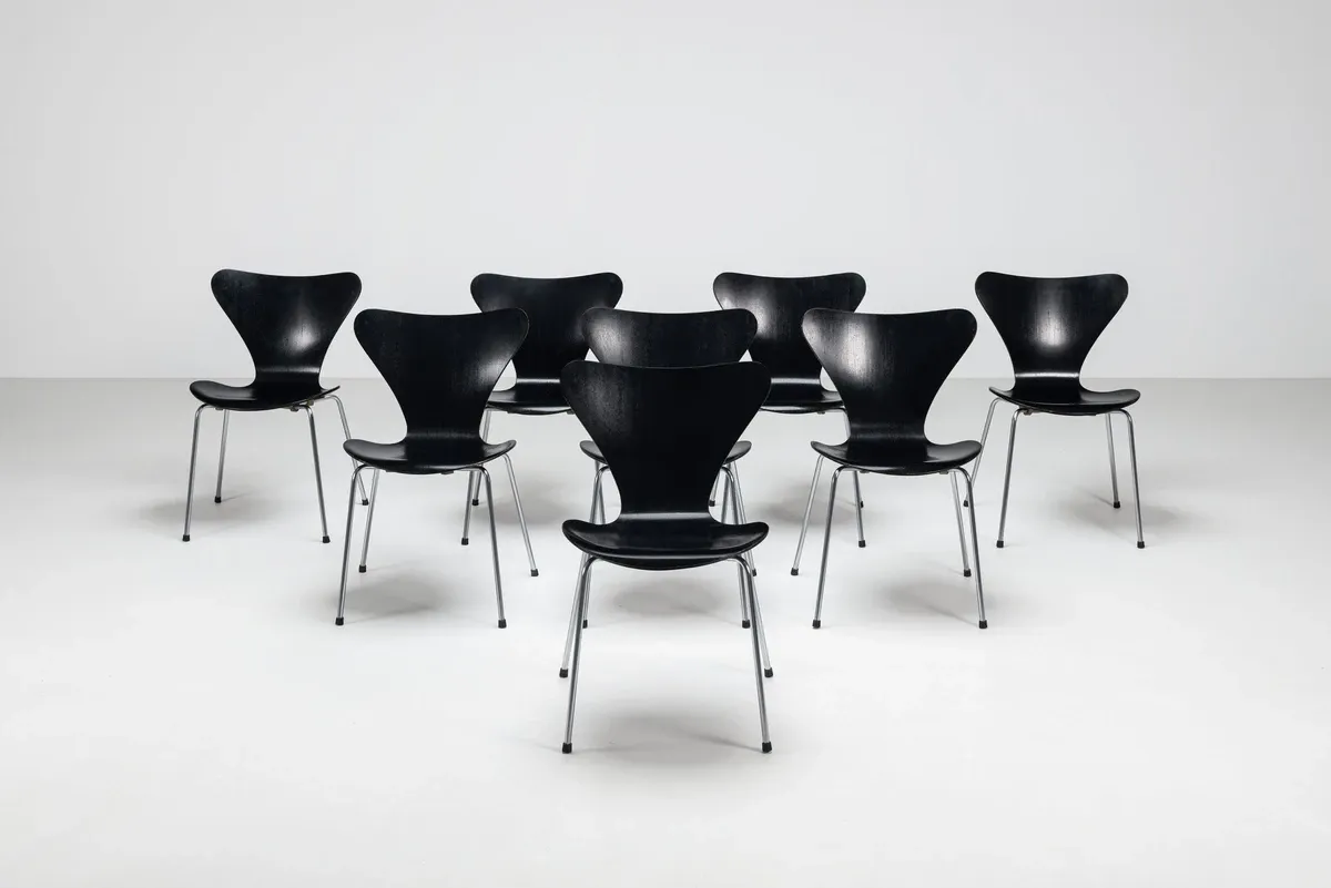 Arne Jacobsen set of eight 3107 Butterfly dining chairs Fritz Hansen Denmark 1967