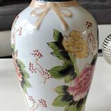 Chinese polychrome porcelain base. Peacock/birds of paradise designs. Corolla-shaped collar with ribbon. 30 x 15 cm