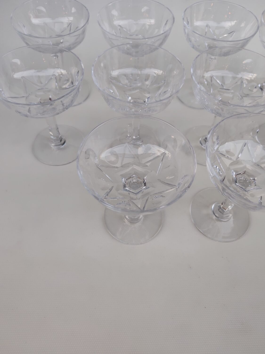 10 crystal champagne coupes from Saint Louis, model VIC.