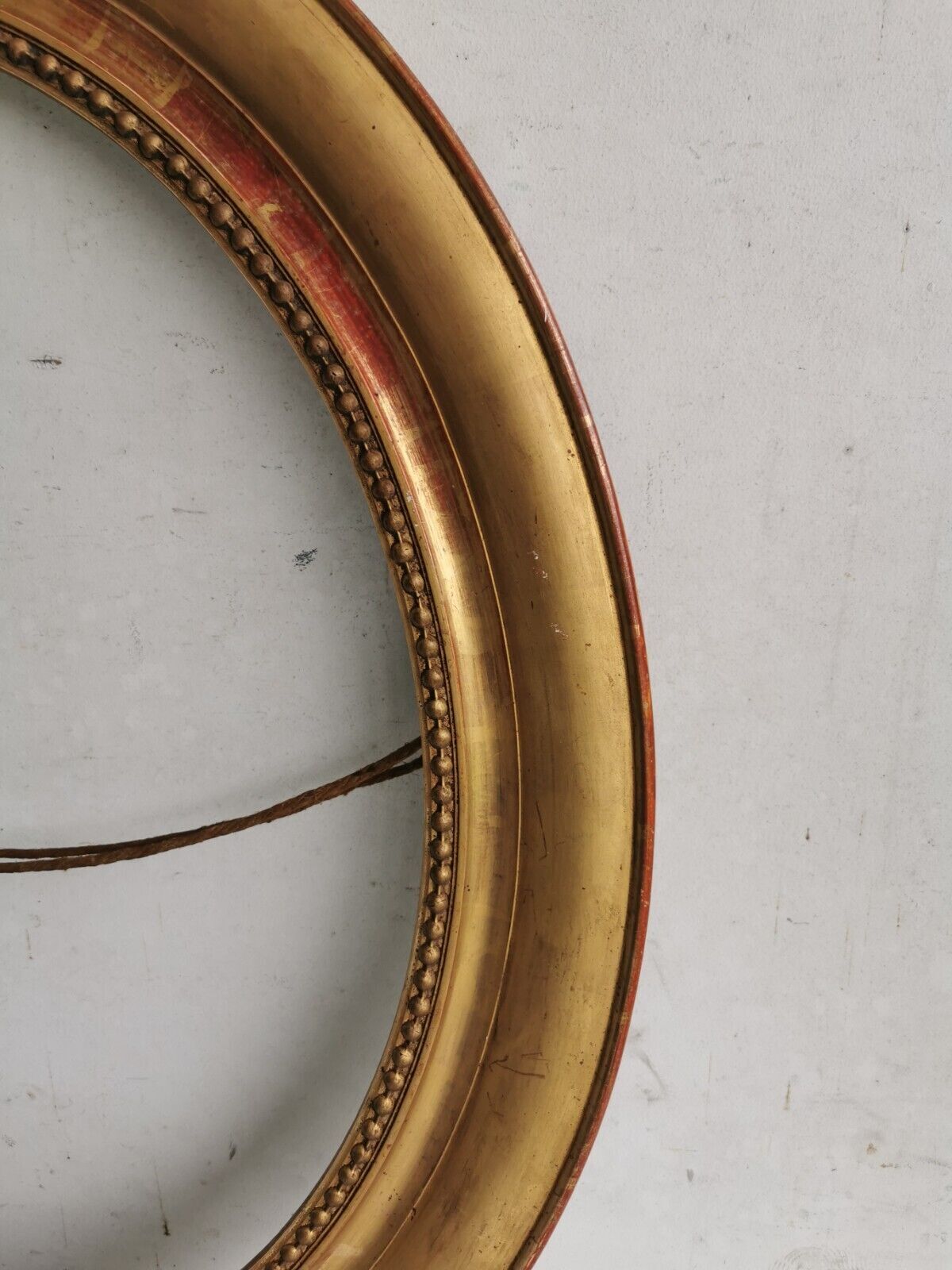 Frame oval 1st moitie of the xixth wood golden stucco