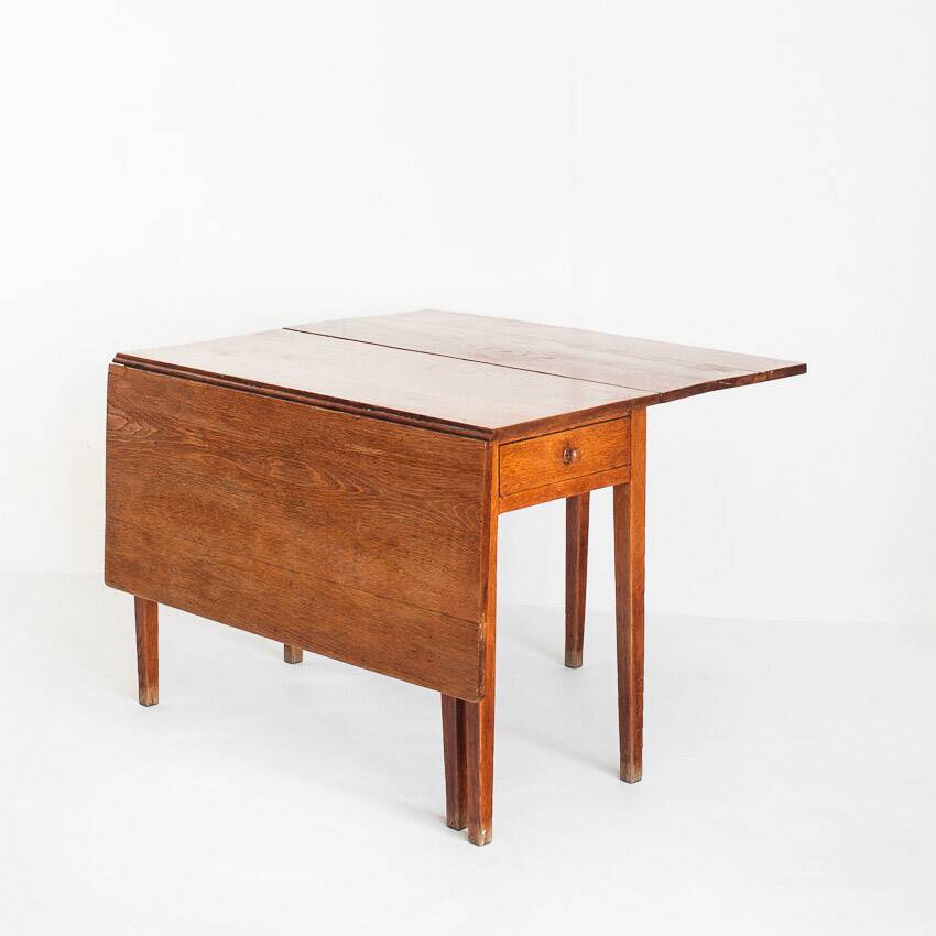 Vintage table with two folding leaves. Solid oak wood. France, 1940s