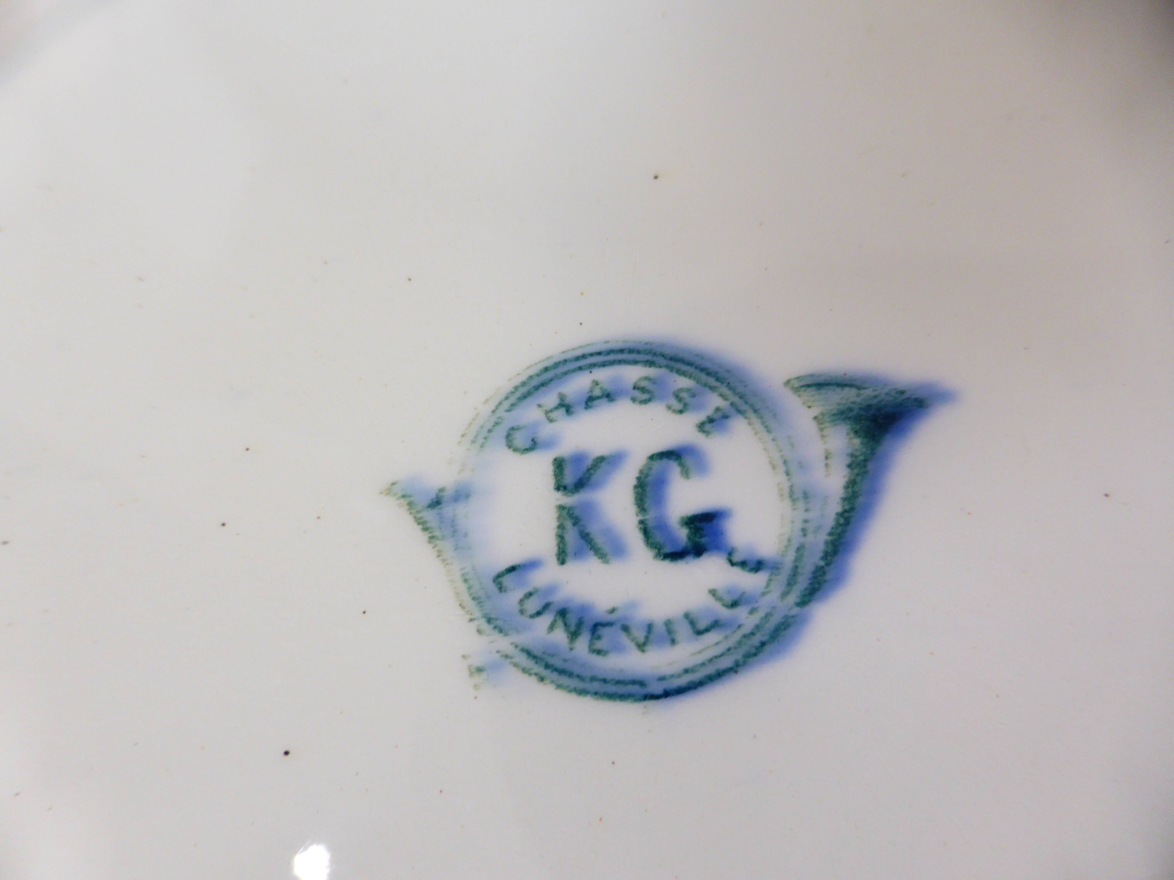 Vintage hollow round serving dish from K&G Luneville hunting