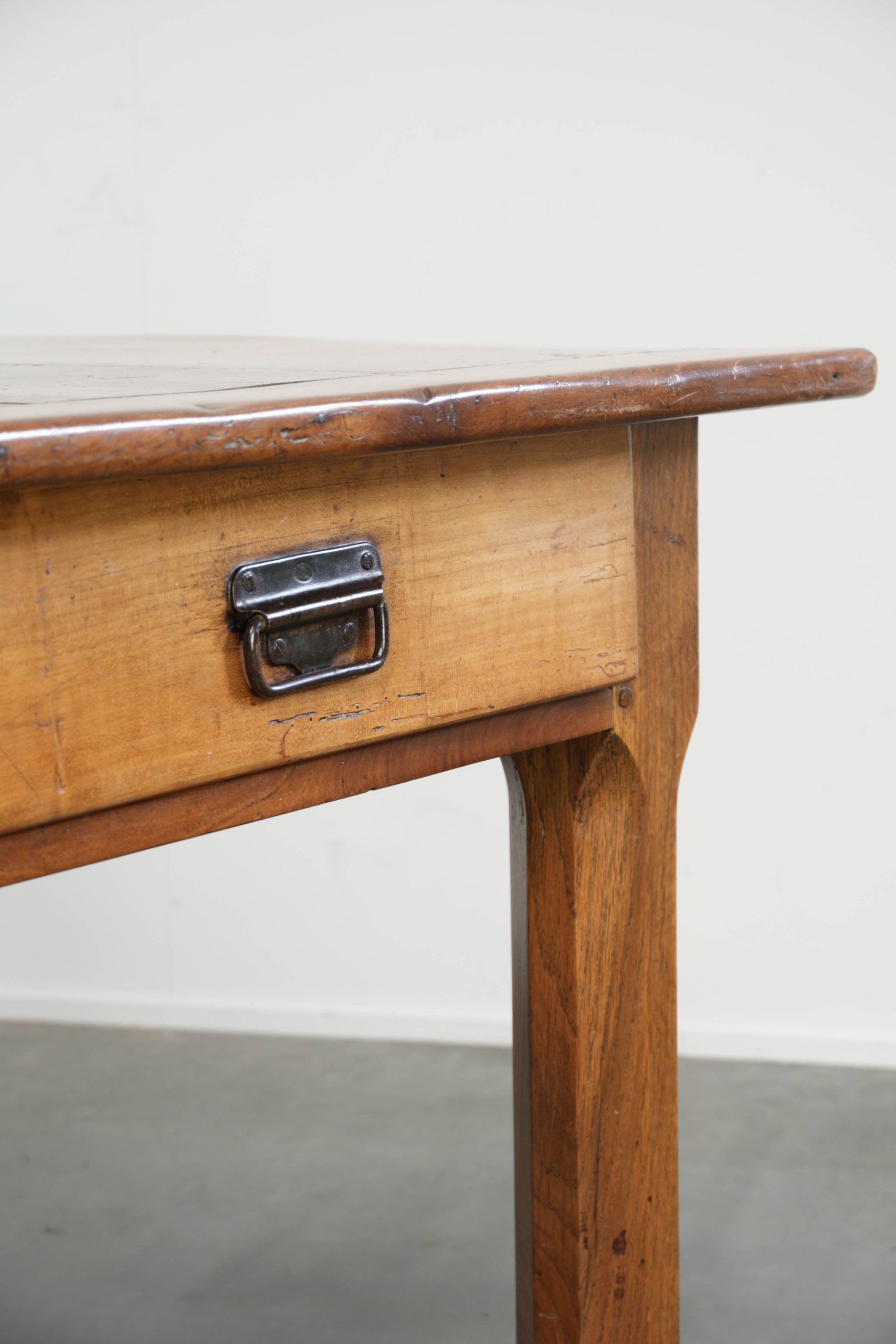 French dining table from the 18th century with a fruitwood top and oak base
