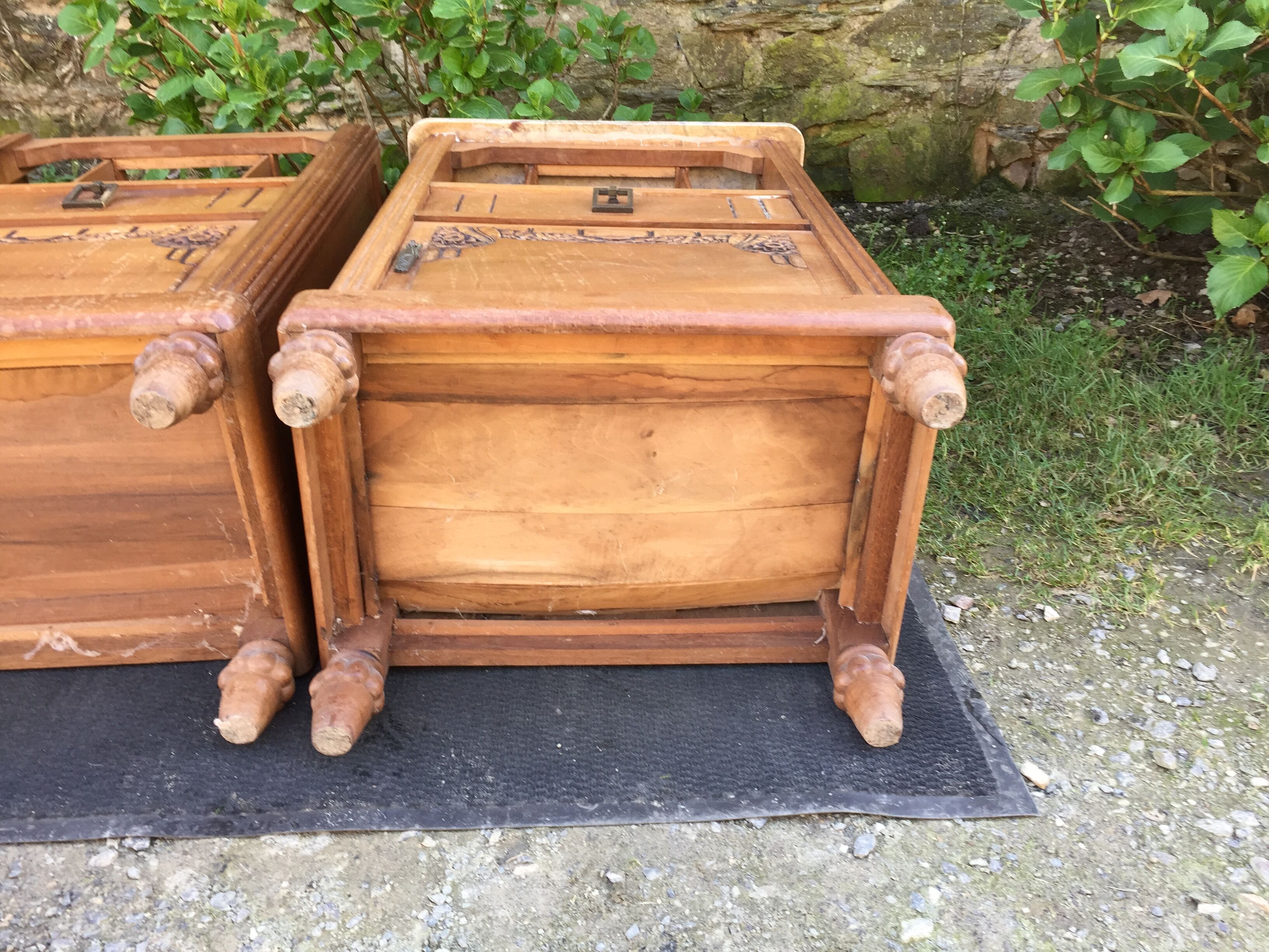 Tables de chevets vintage art deco en noyer