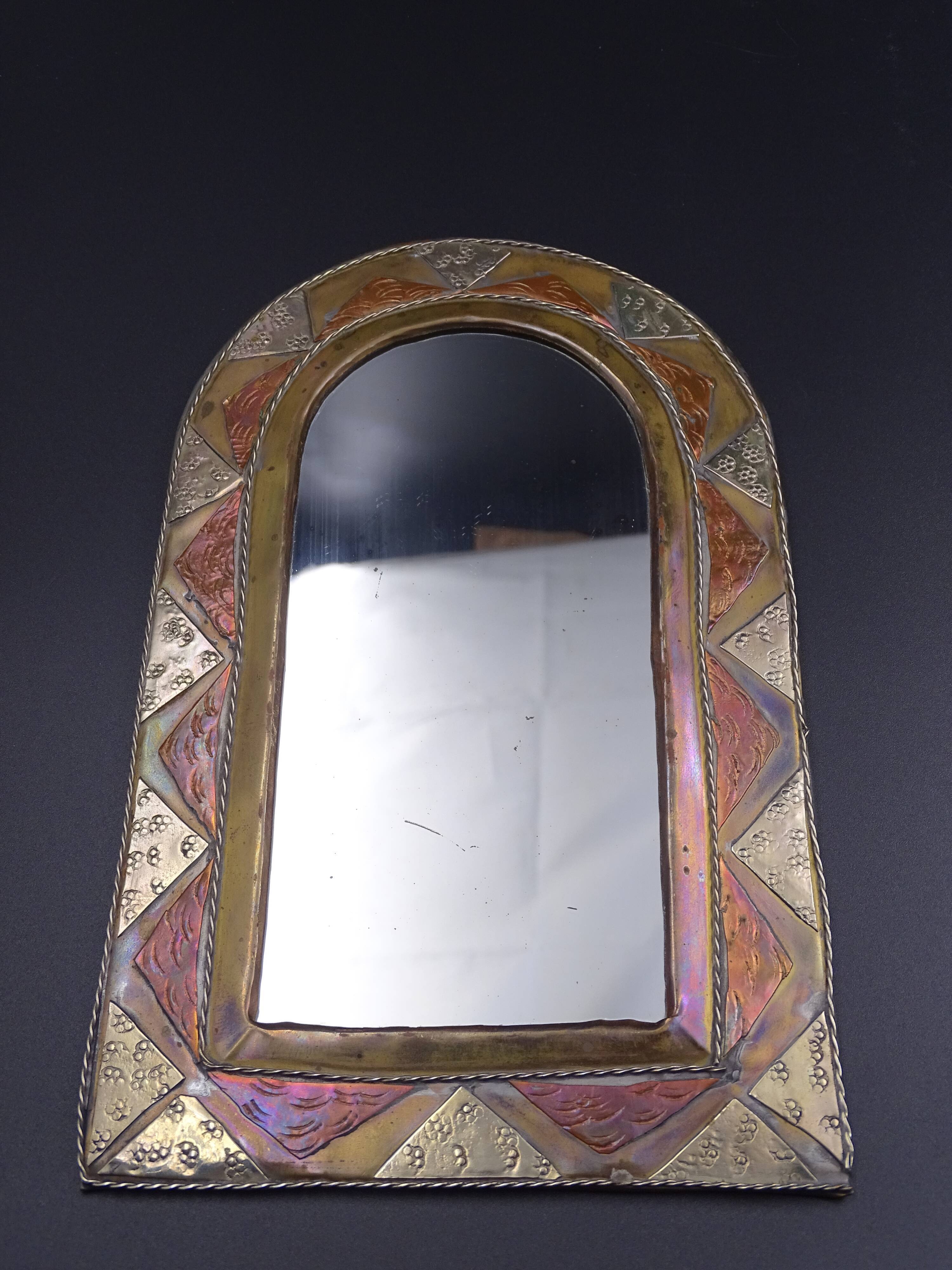Oriental mirror in worked copper 24x15cm