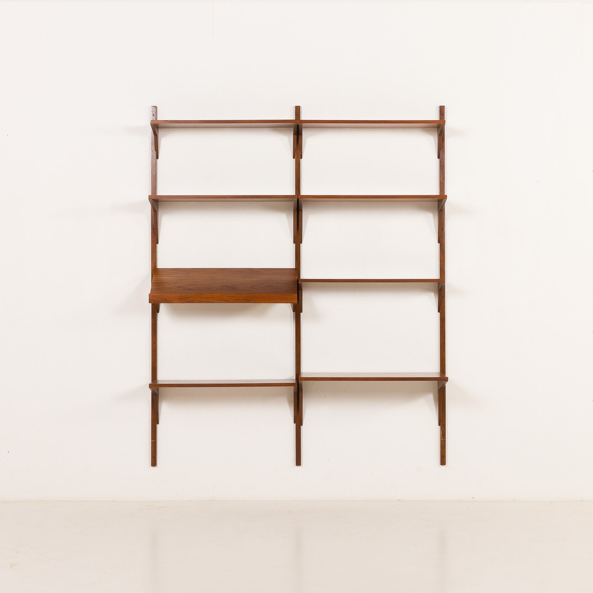 Danish mid-century walnut shelving unit in the style of Poul Cadovius, 1960s