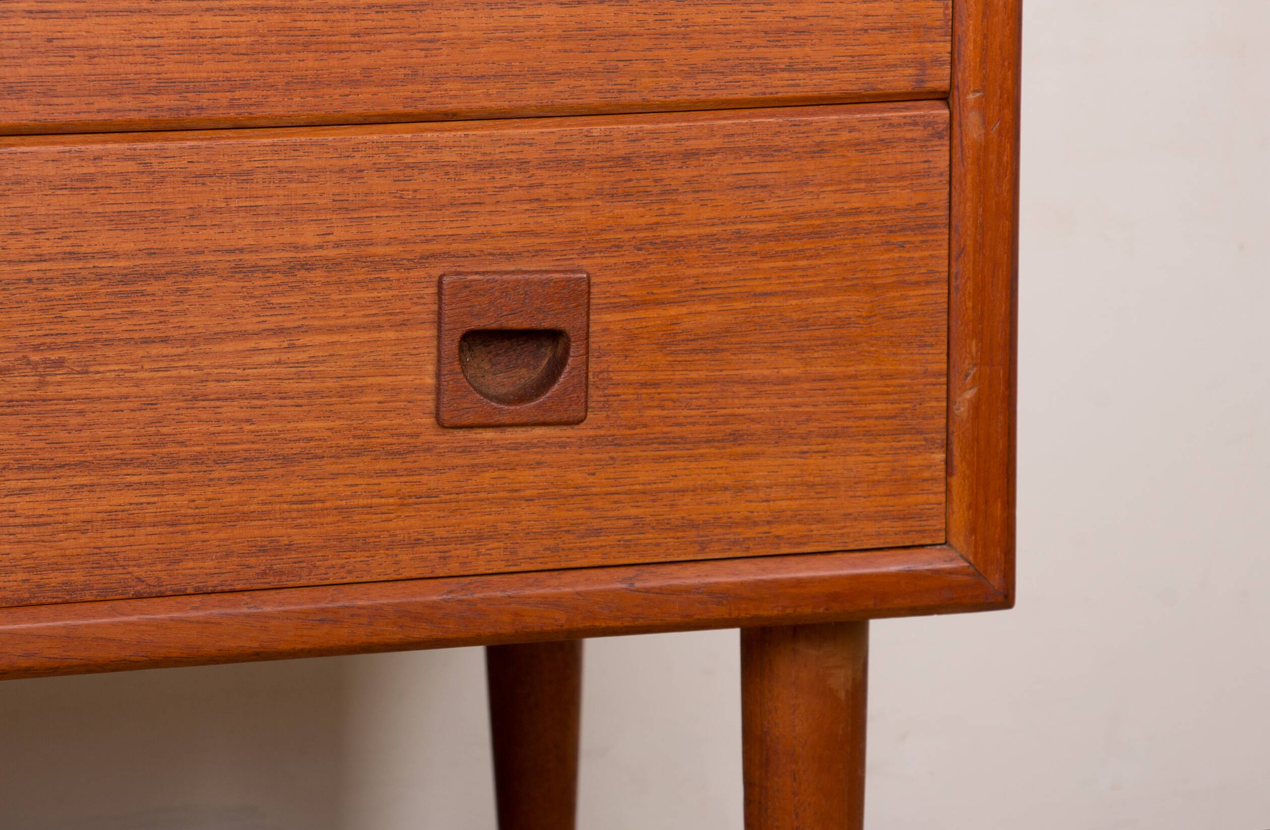 Danish teak chest of drawers or small sideboard, 3 large drawers, 1960.