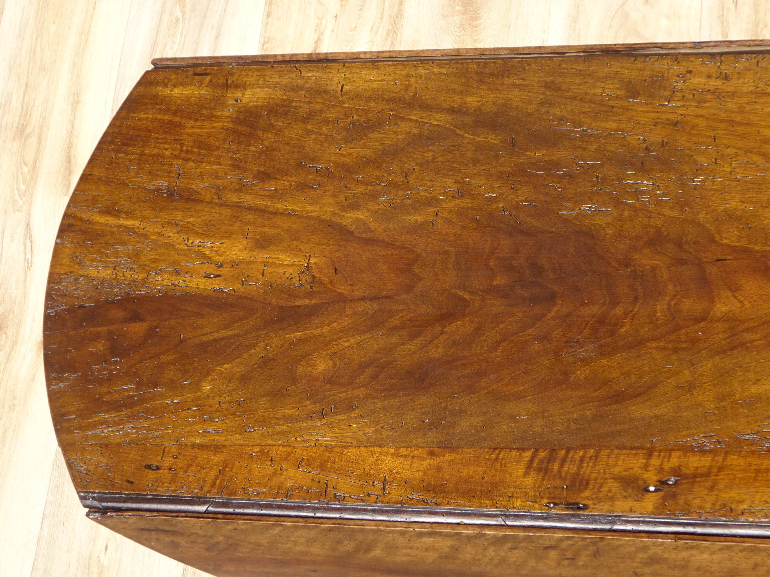 Drop-leaf table, honey-spoon-shaped legs