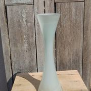 Single-stem vase in white opaline glass