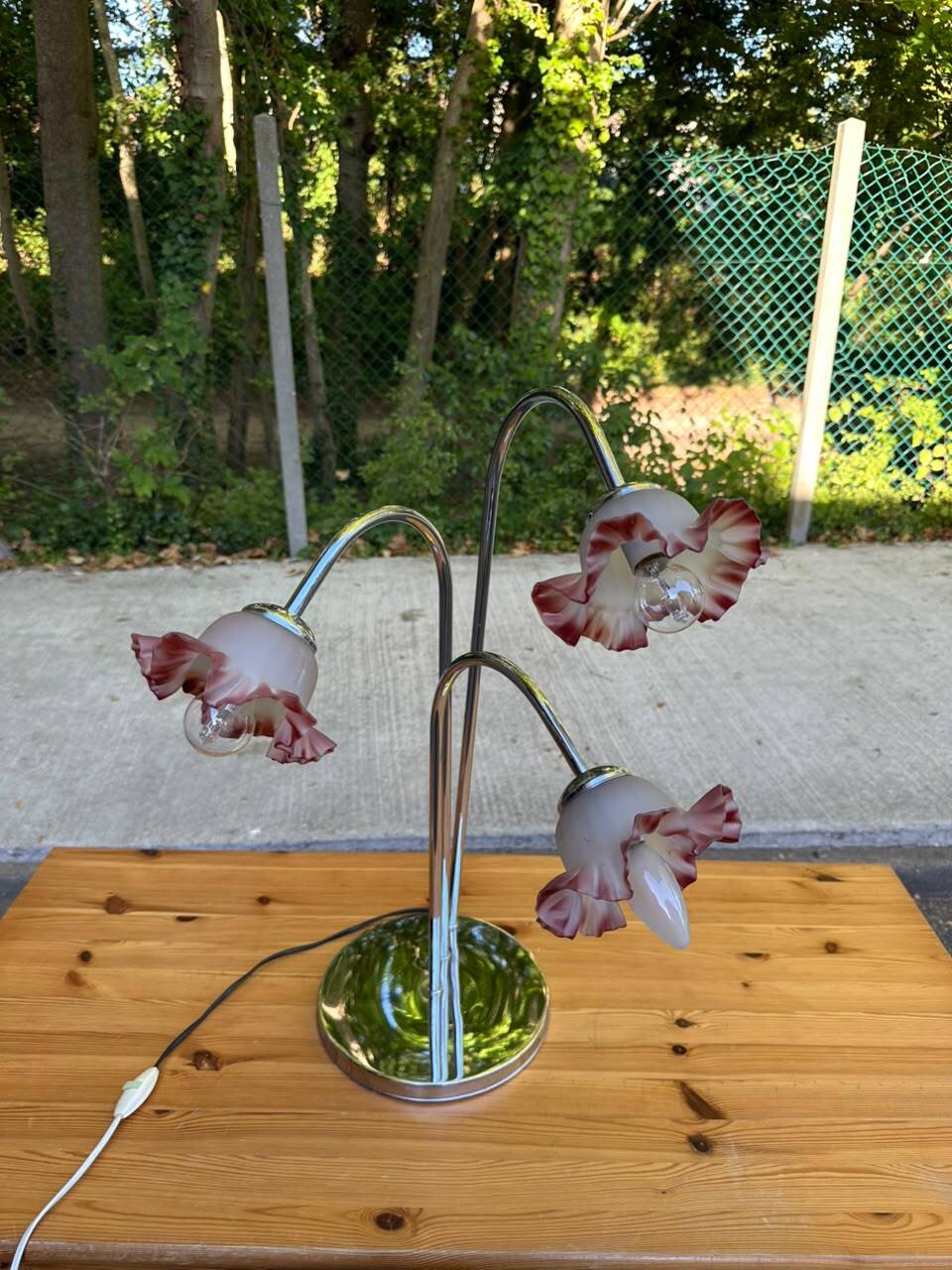 Hollywood Regency flower lamp in chrome steel and glass from the 1970s.
