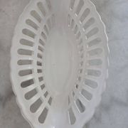 Corbeille ajourée, céramique blanche