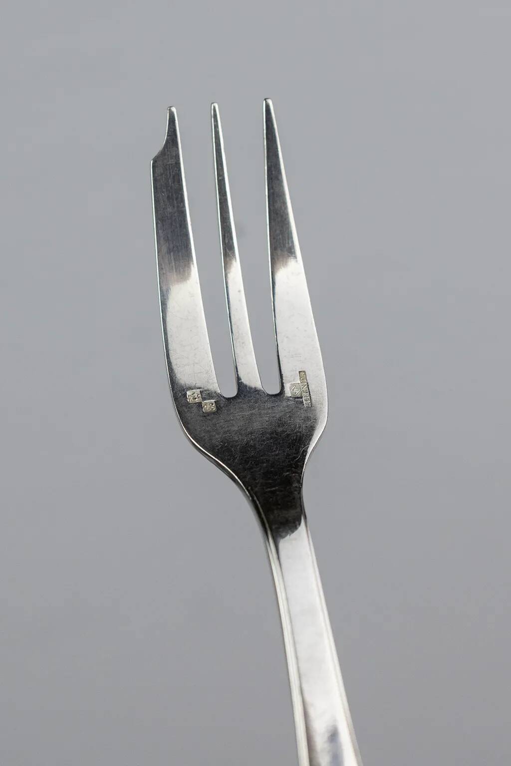 10 Christofle Alfénide Saigon model dessert forks in silver-plated metal.