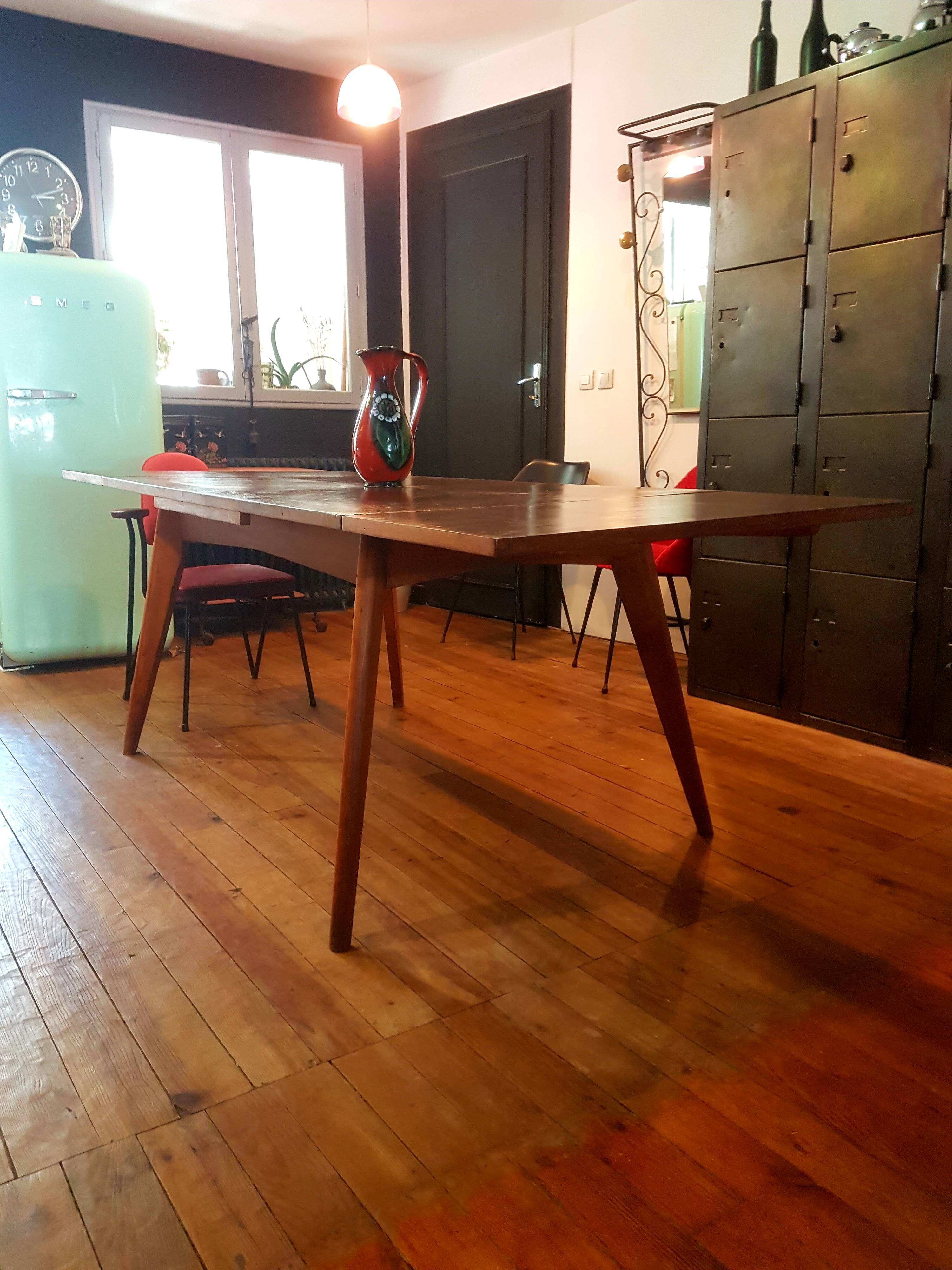 Scandinavian dining table with extensions
