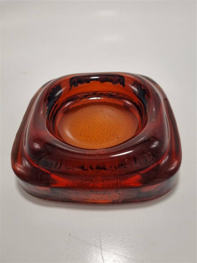 Amber glass pocket emptier