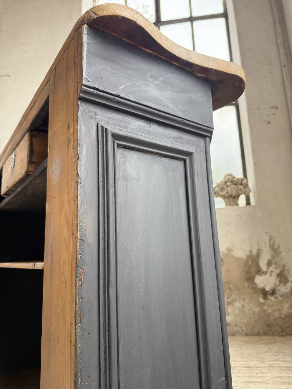 Floral 1920s trading counter