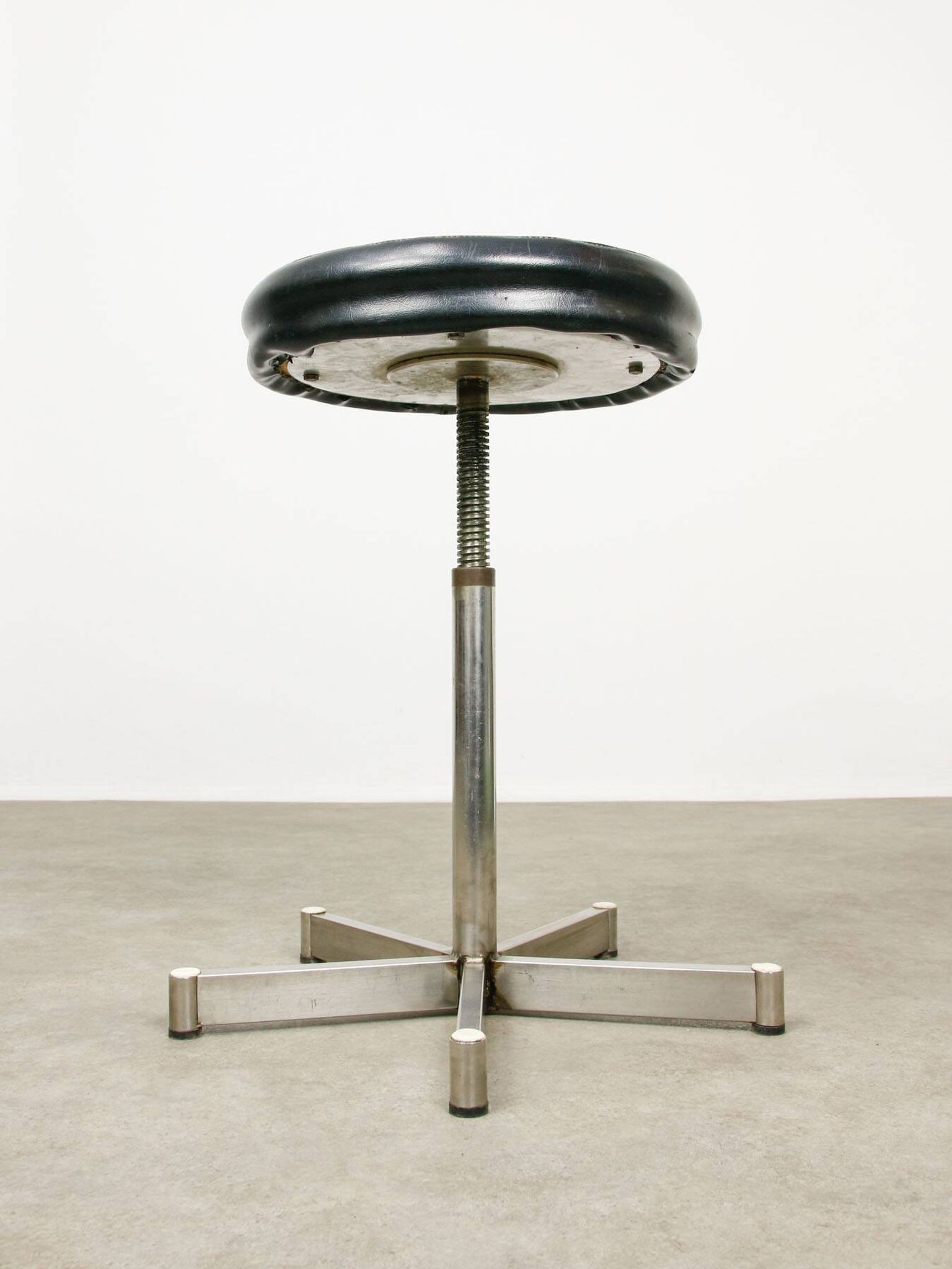 Tabouret pivotant Bauhaus moderniste en chrome, années 1950