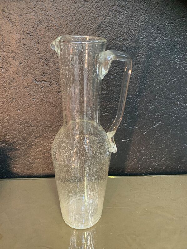 Carafe en verre bullé