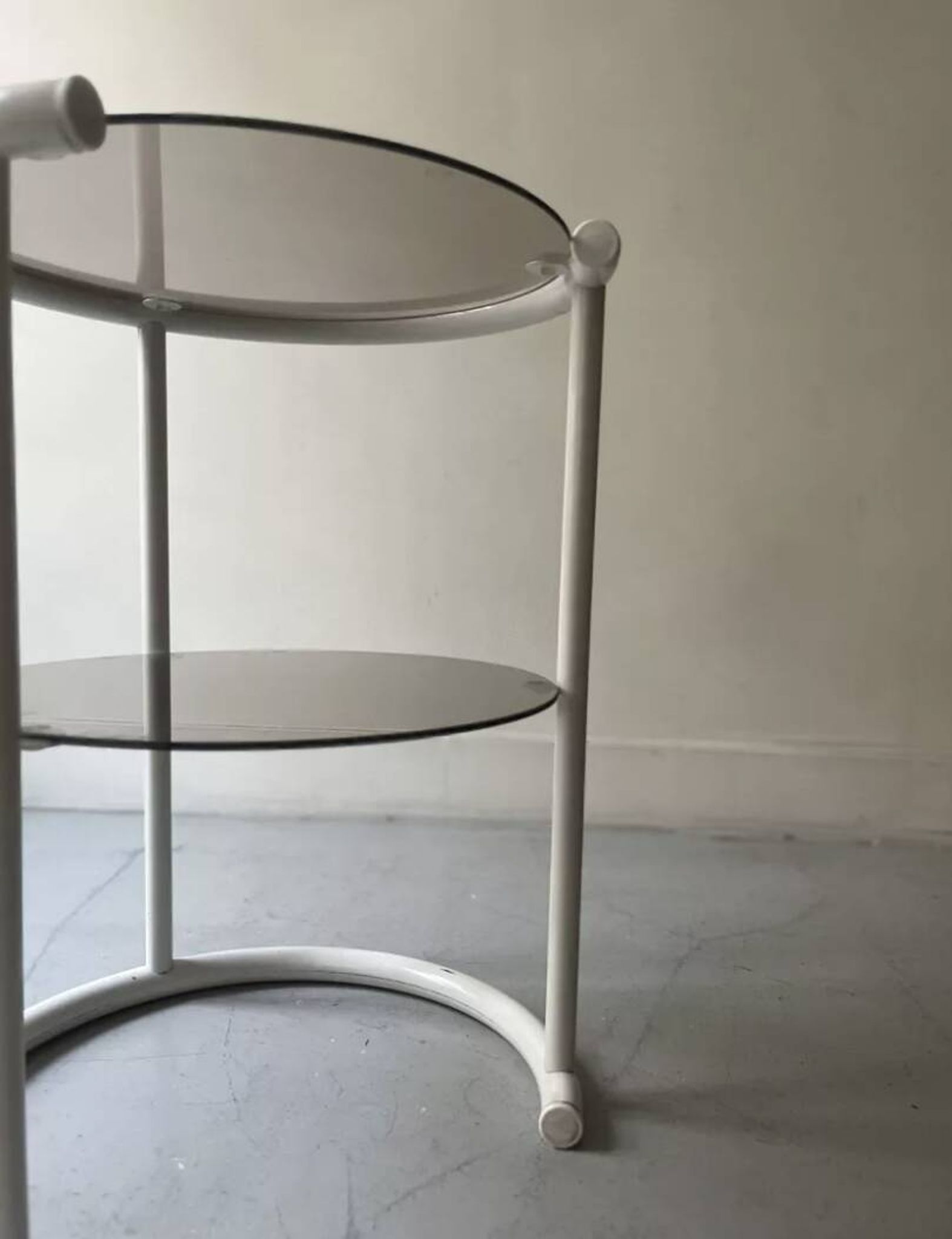 Tubular space age serving table in white metal and pink smoked glass, 1970s design