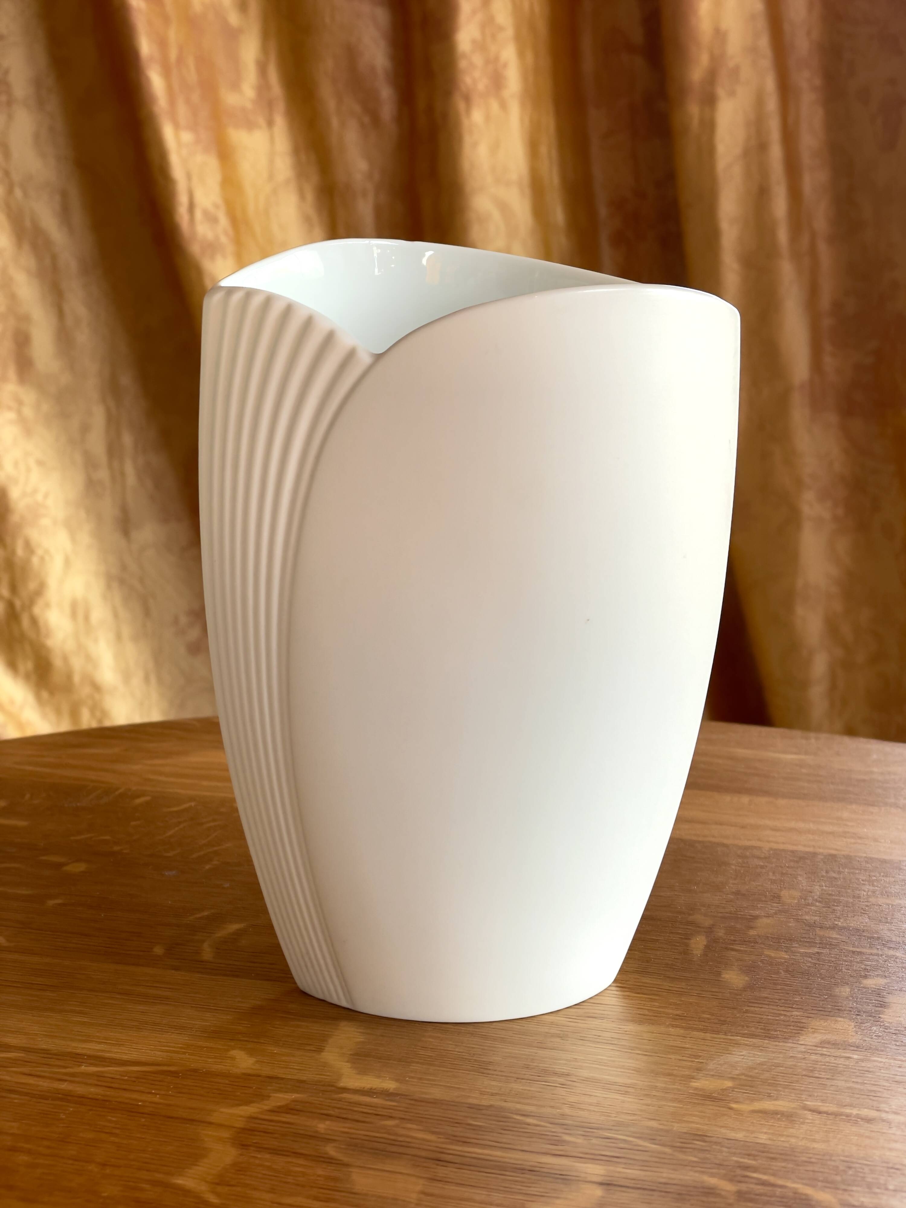 Vintage white porcelain vase AK Kaiser. It is signed Manfred Frey, 1960