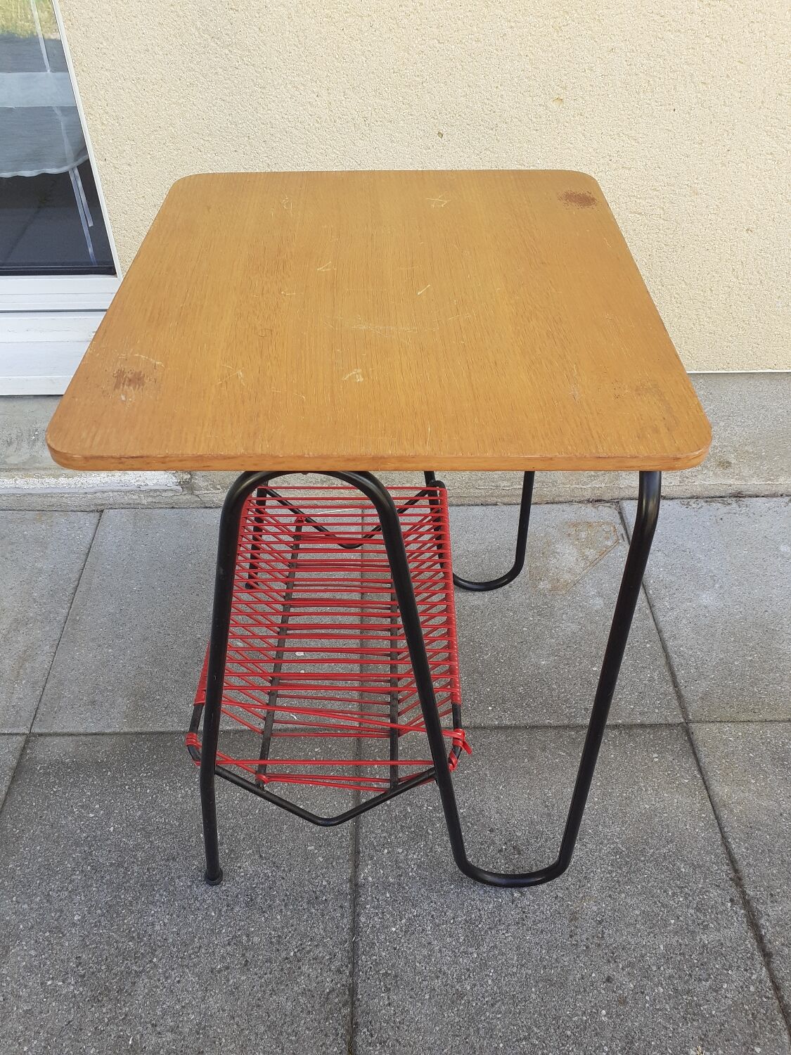 Side table scoubidou