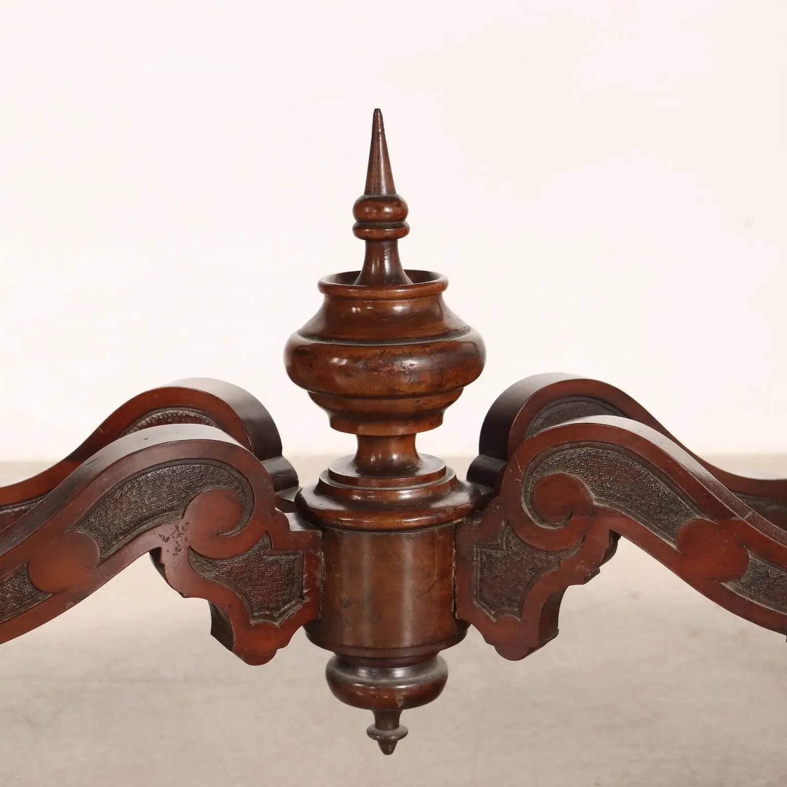 Table ancienne umbertine en acajou, Italie, fin XIXe siècle