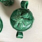 Tasses anciennes en barbotine avec soucoupes, sucrier et pichet à lait